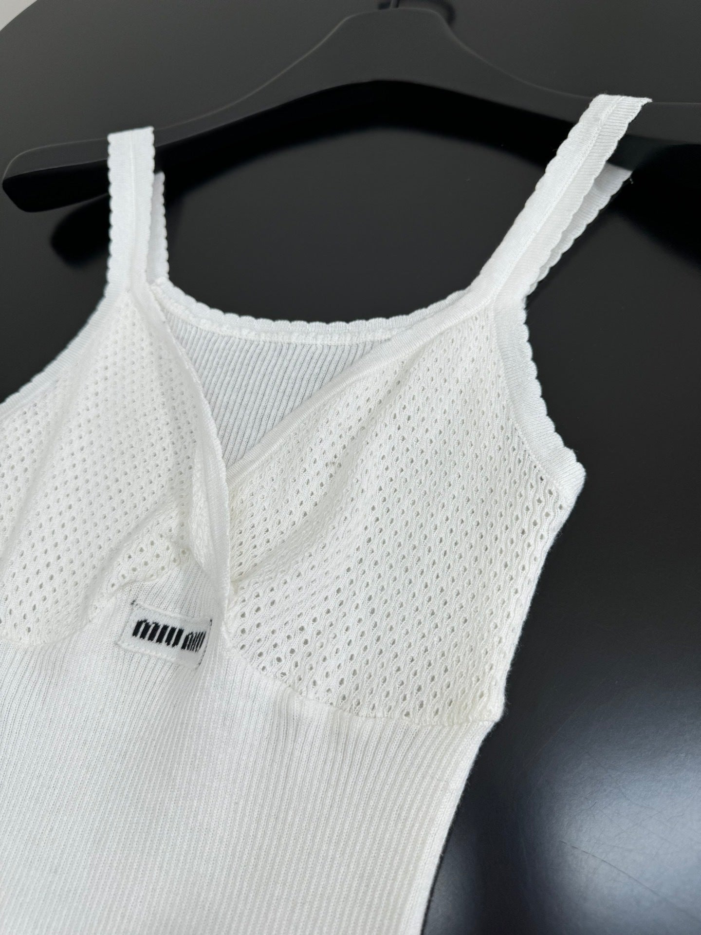 RIBBED KNIT CAMI TOP