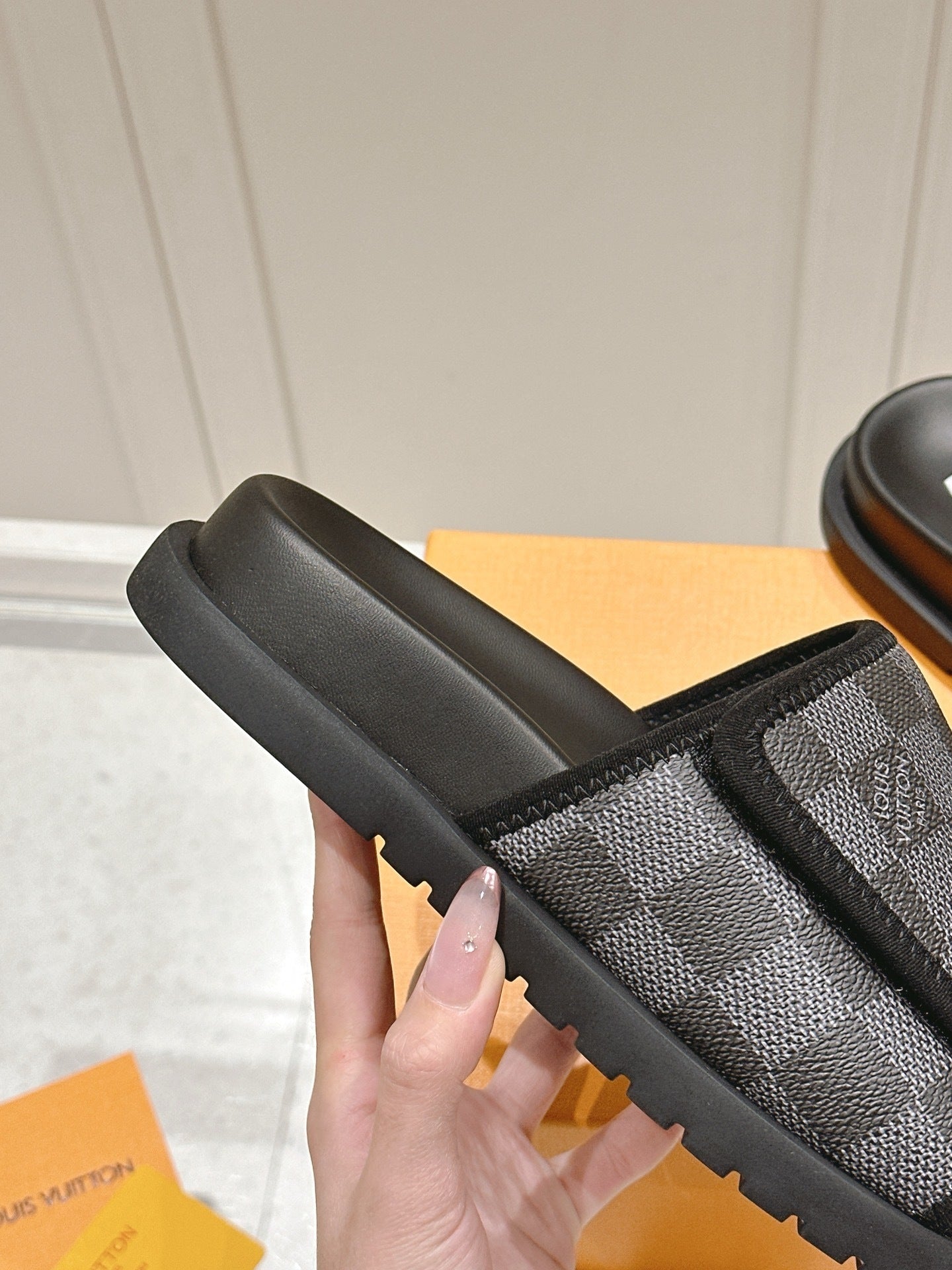 BLACK CHECKERED SLIDE SANDALS