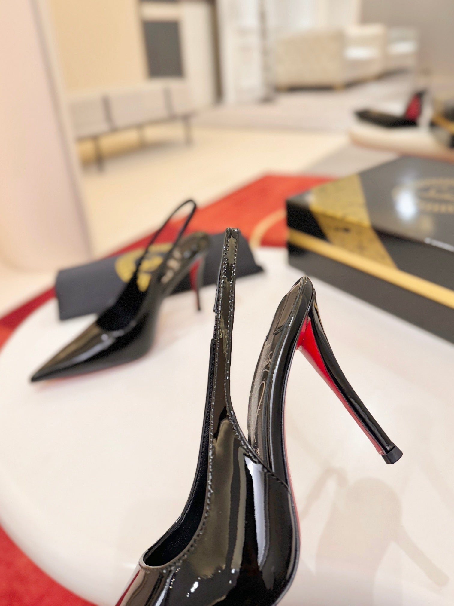 BLACK PATENT SLINGBACK POINTED HEELS