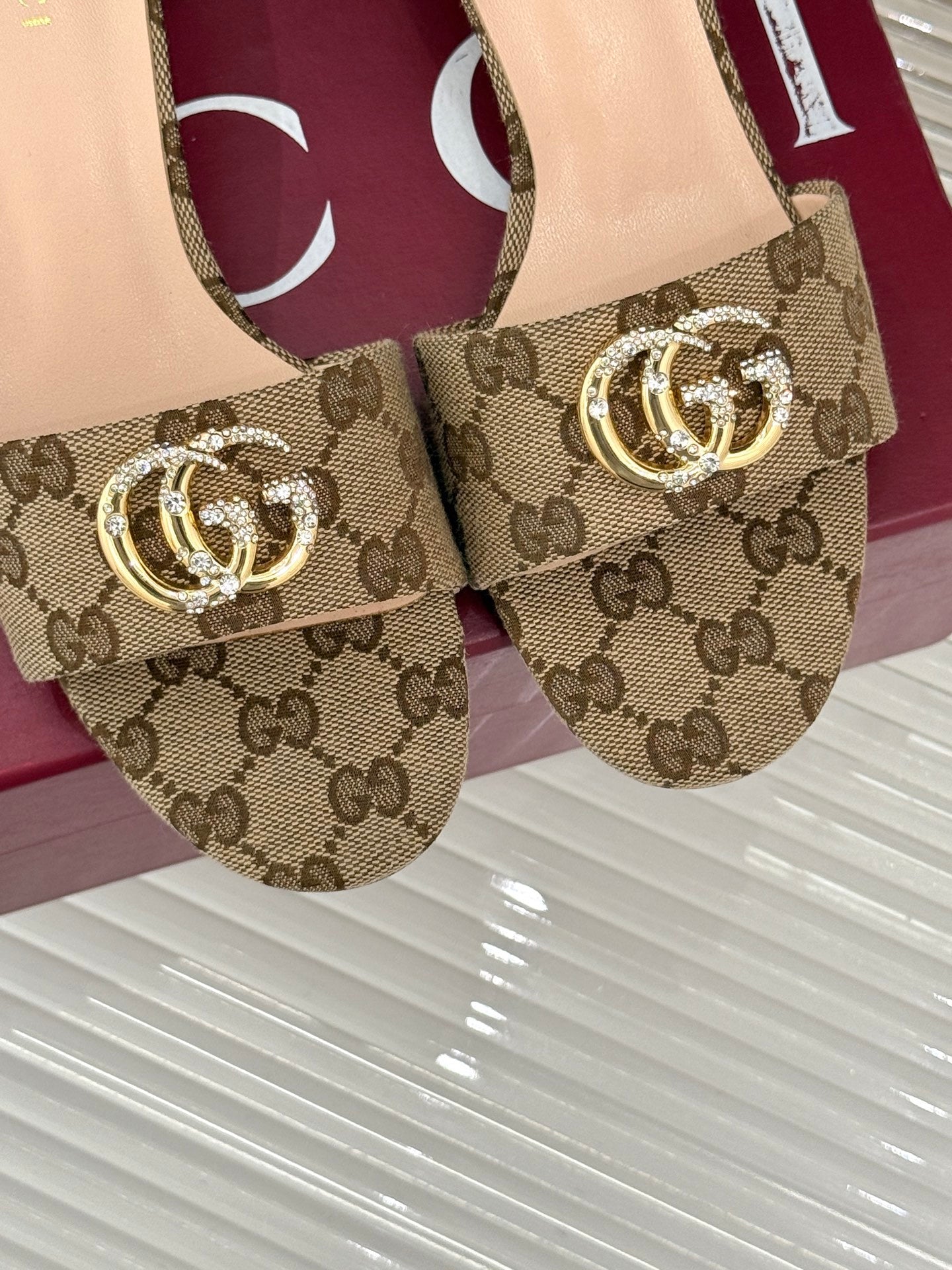 BEIGE MONOGRAM BLOCK HEEL SLIDES