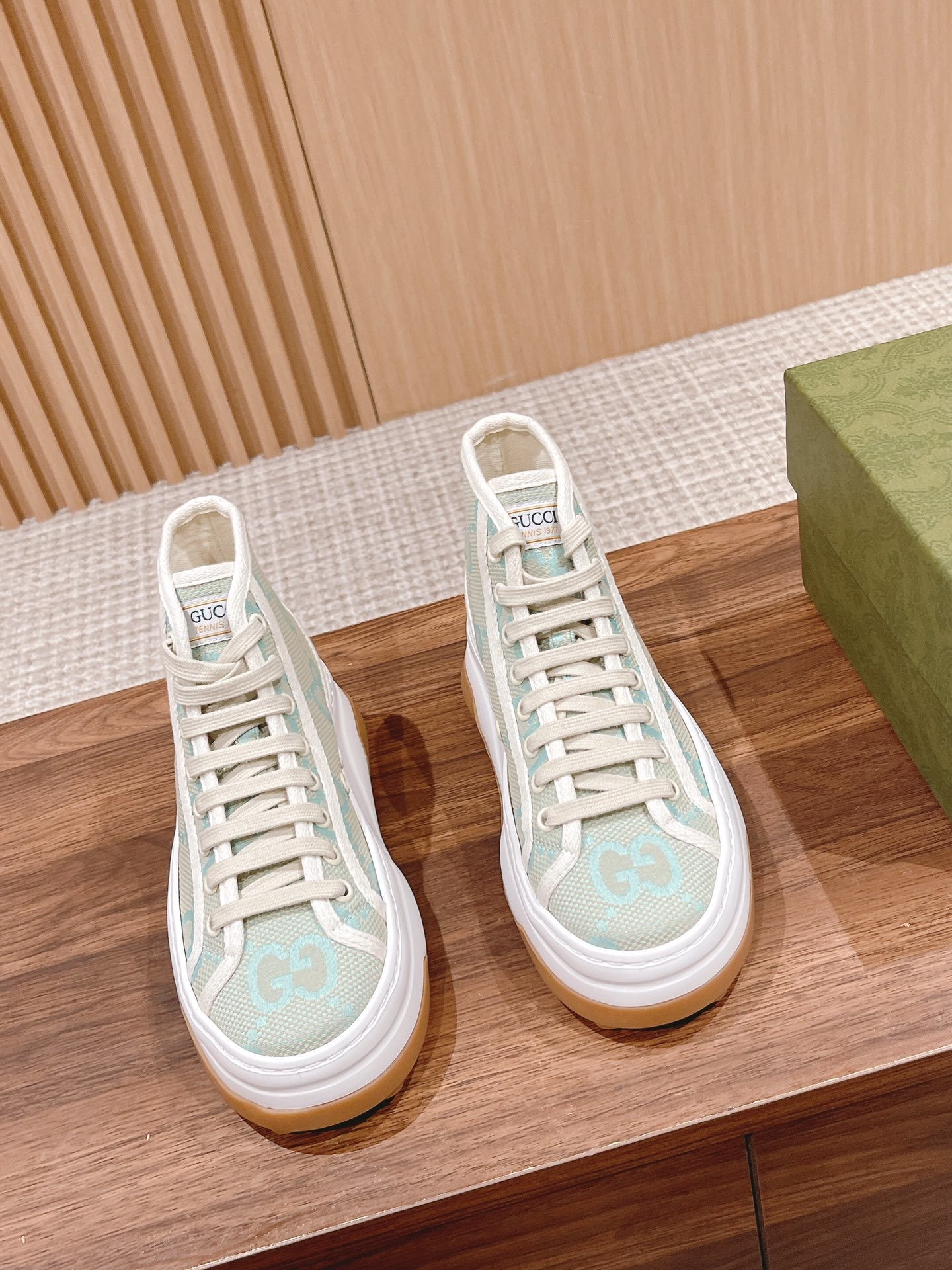 MINT HIGH-TOP CASUAL SNEAKERS