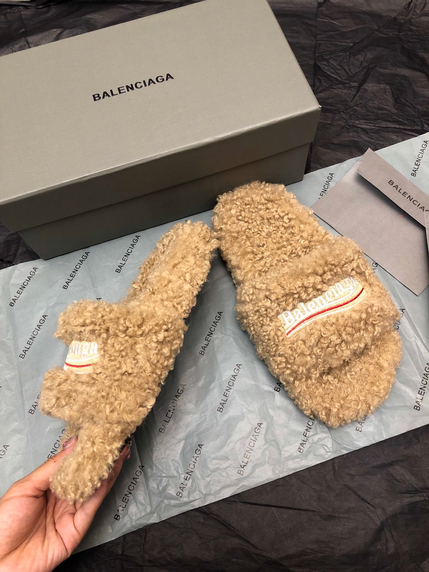 BEIGE FLUFFY COMFORT SLIDES