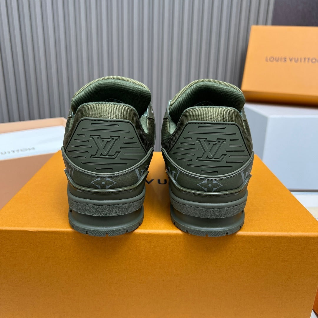 OLIVGRÜNE, STRUKTURIERTE LOW-TOP-SNEAKER