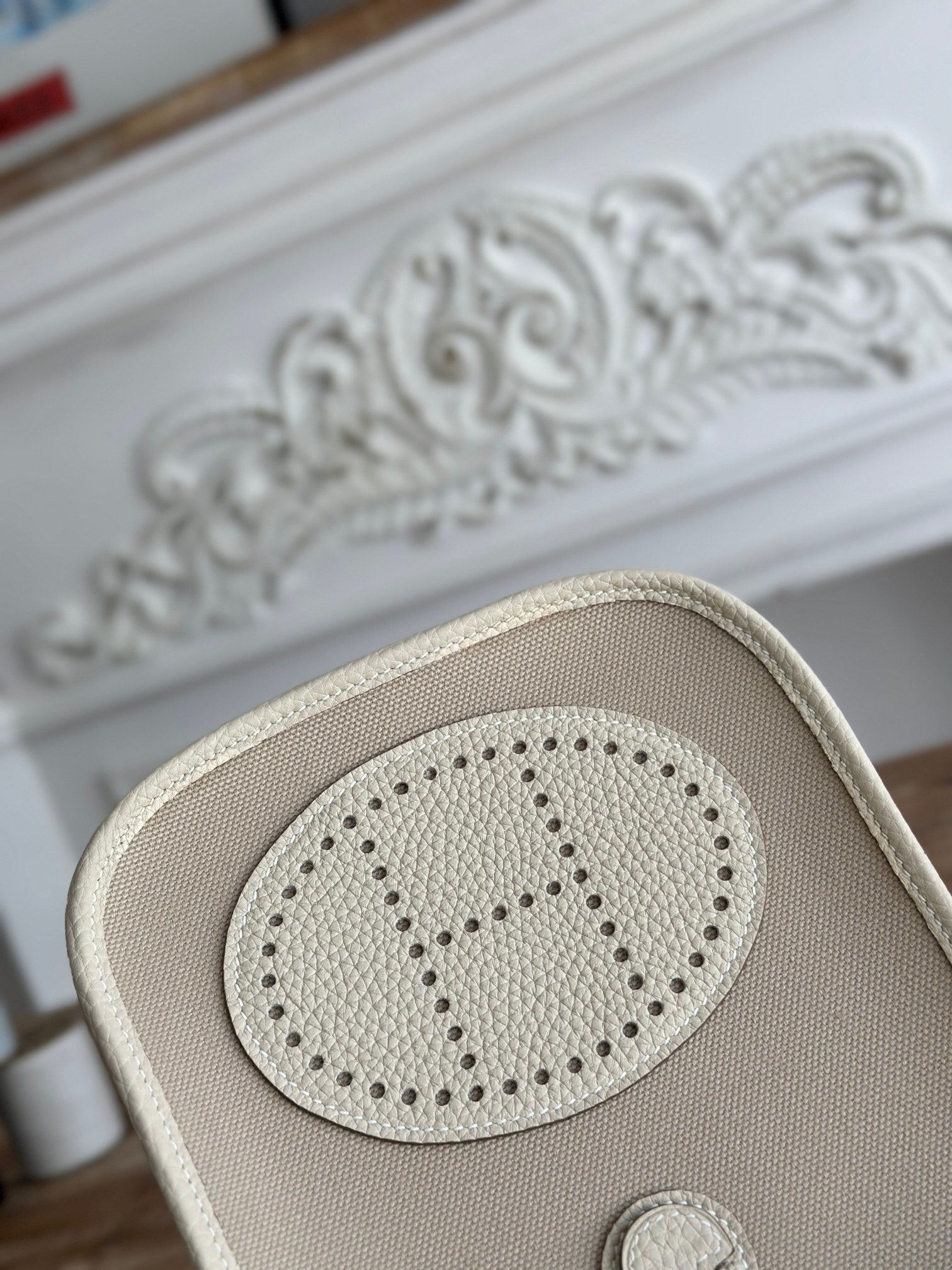 MINIMAL CROSSBODY HANDBAG