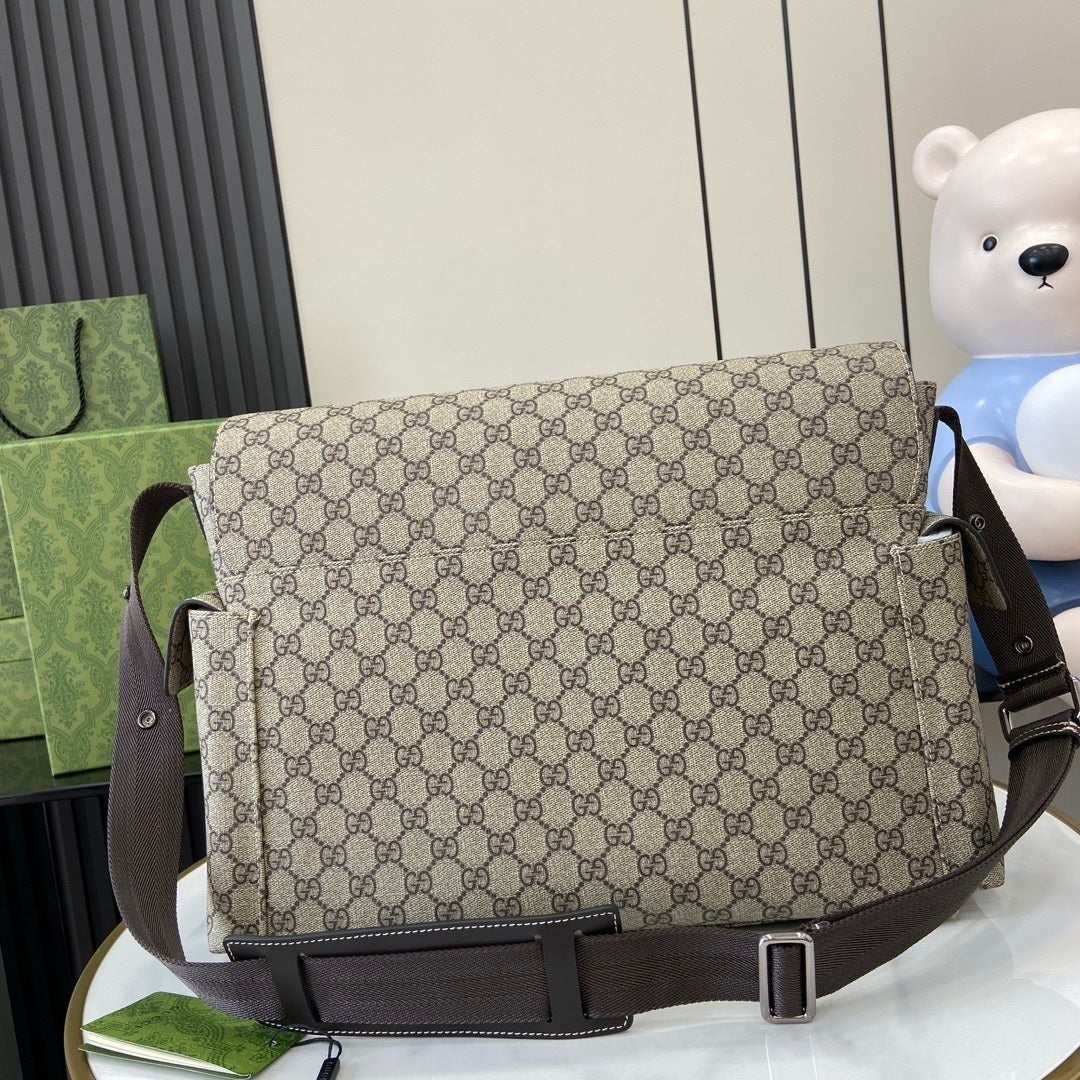 CLASSIC CANVAS MESSENGER BAG
