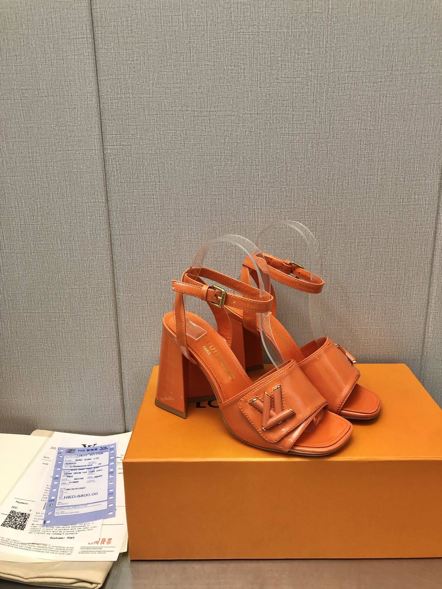 ORANGE PATENT BLOCK HEEL SANDALS