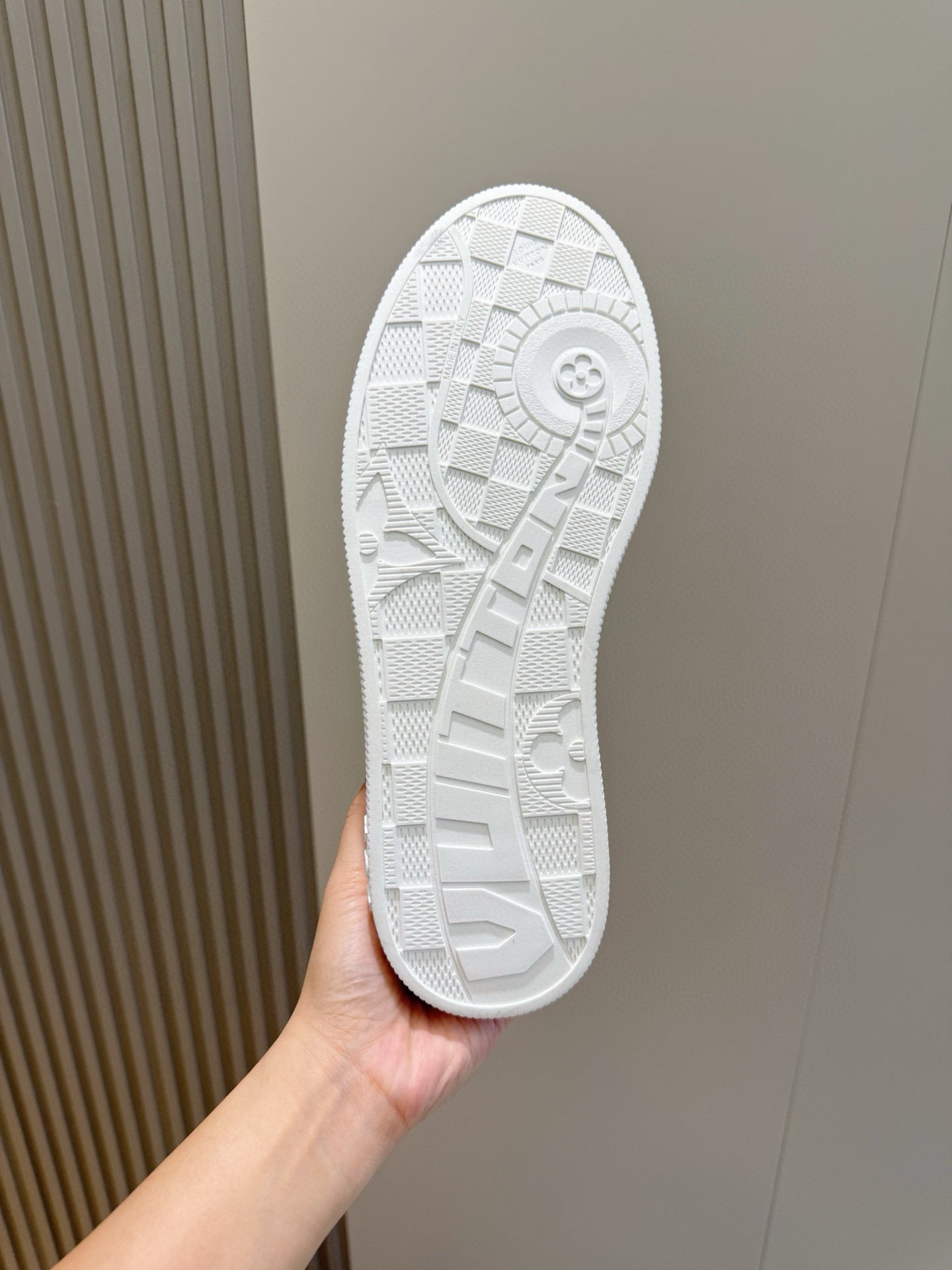 PINK LOW-TOP CASUAL SNEAKERS