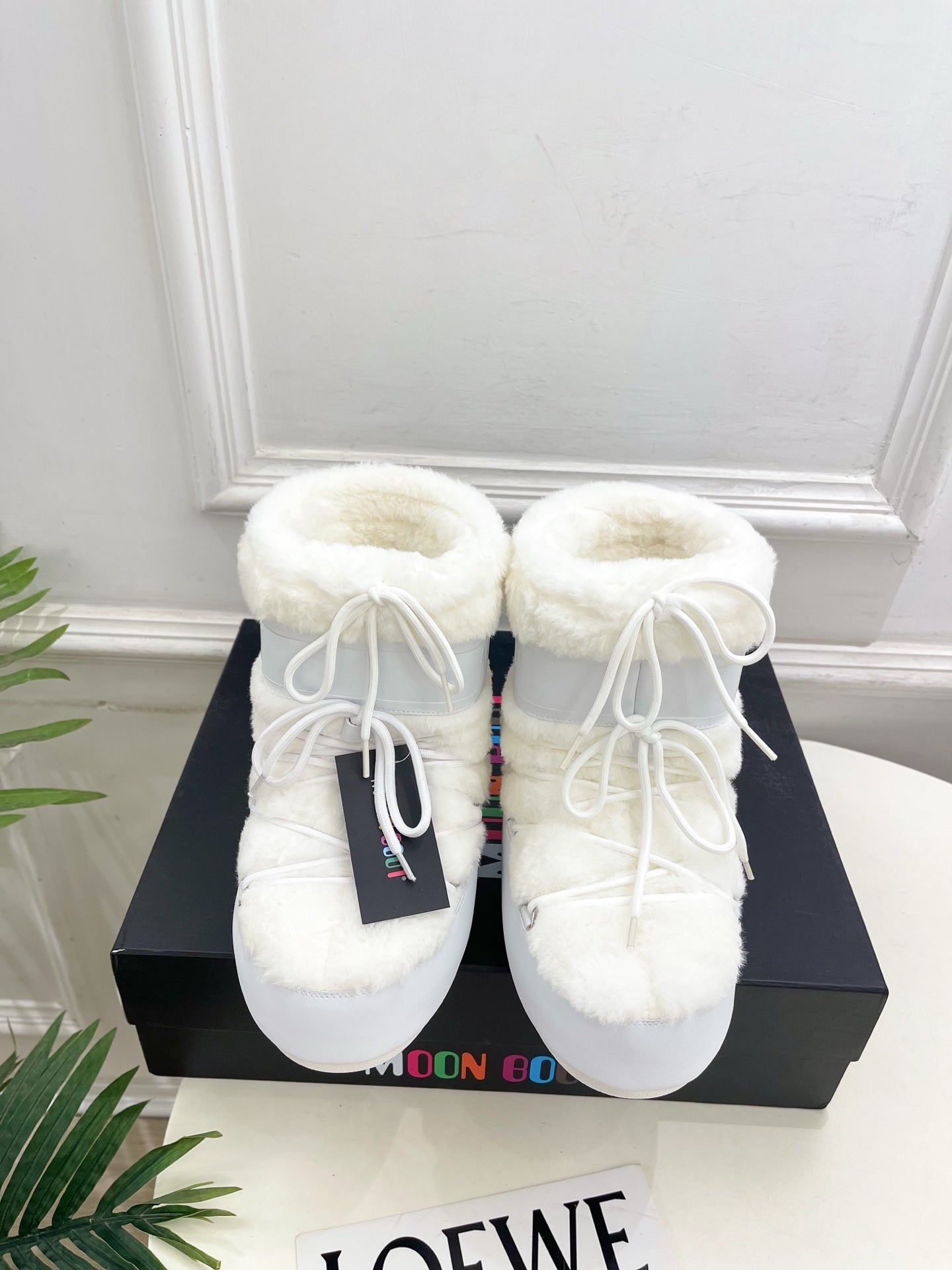 WINTER WHITE BOOTS WITH FAUX FUR LINING