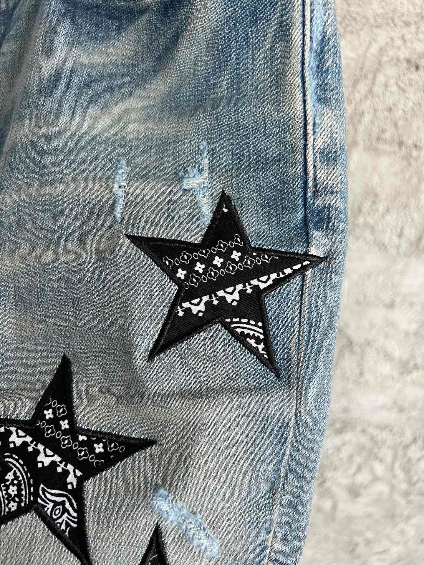 STAR APPLIQUÉ DISTRESSED SKINNY JEANS