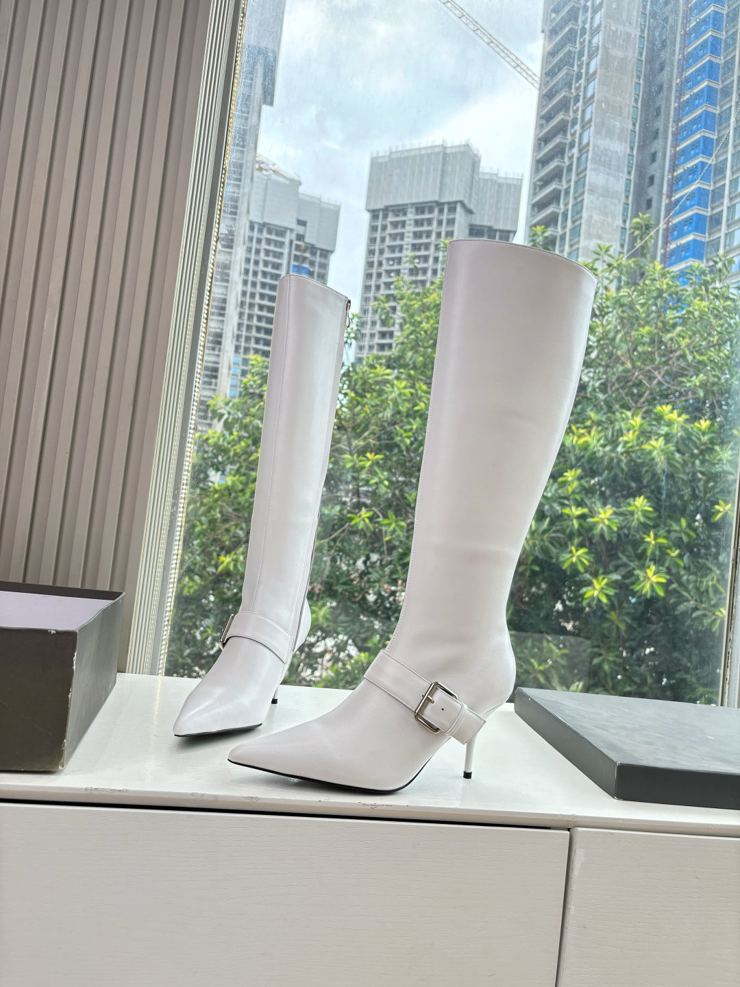 WHITE KNEE-HIGH BUCKLE HEEL BOOTS