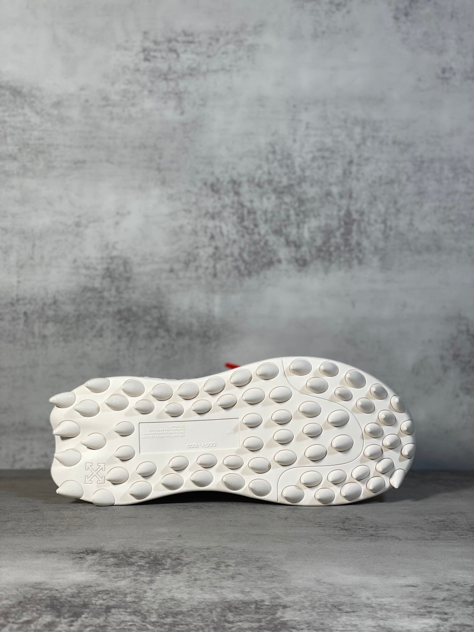 MODERN COMFORT SNEAKERS WITH BOLD TEXTURED BASE