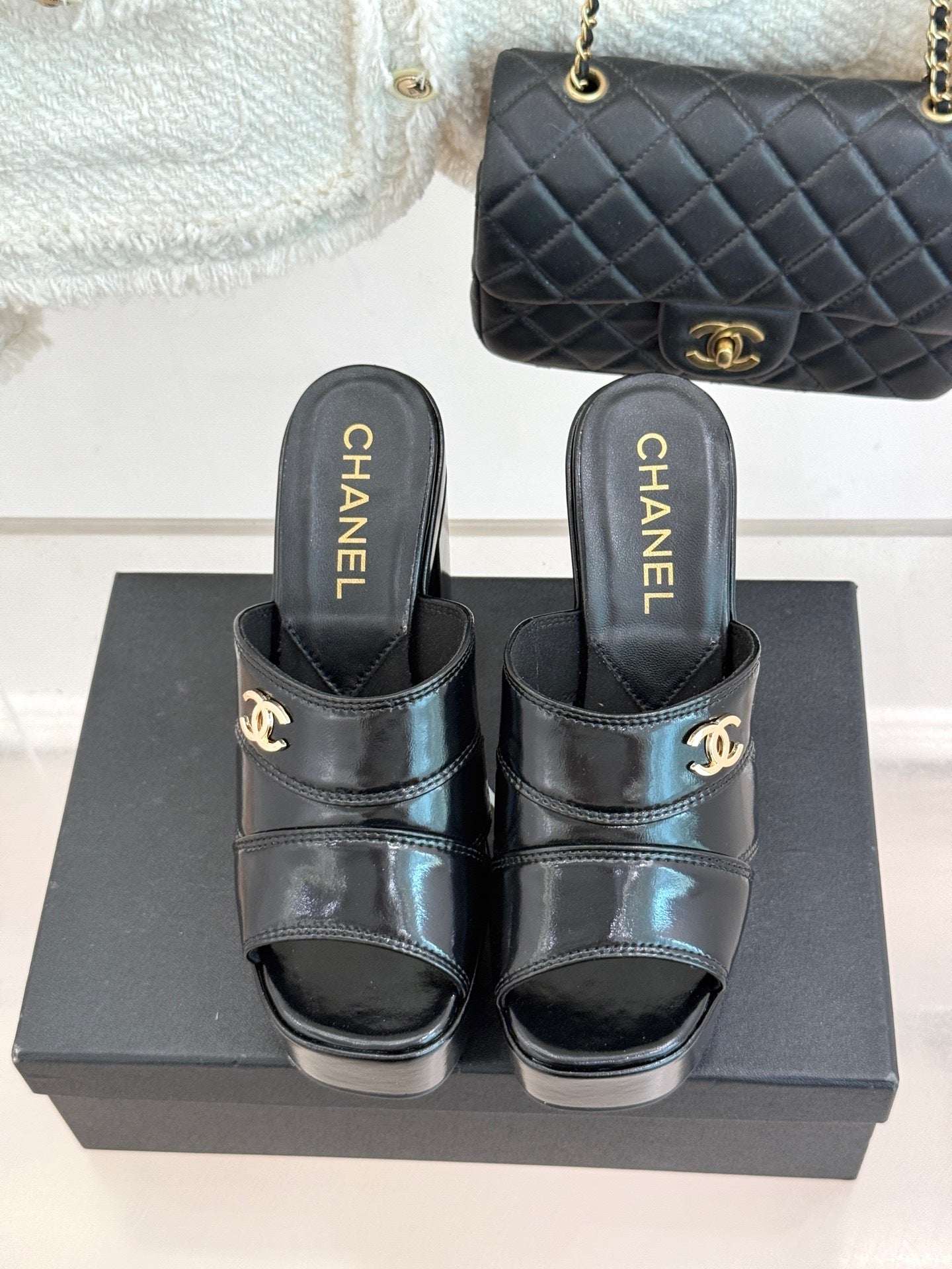 BLACK PLATFORM HEEL MULES