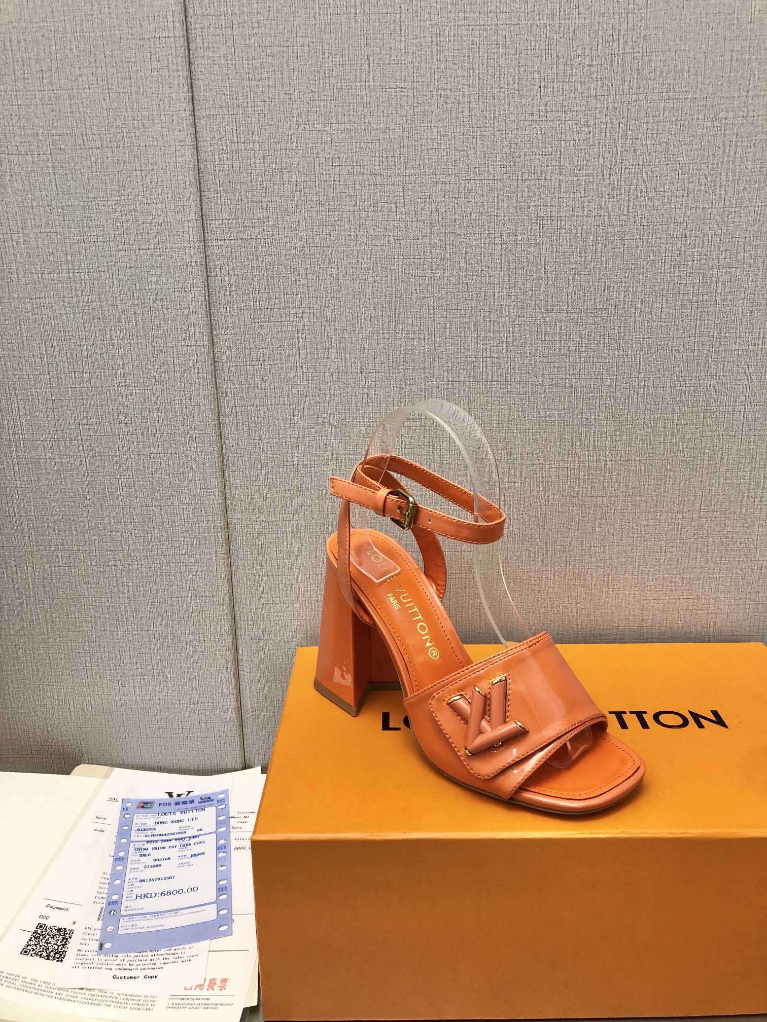 ORANGE PATENT BLOCK HEEL SANDALS