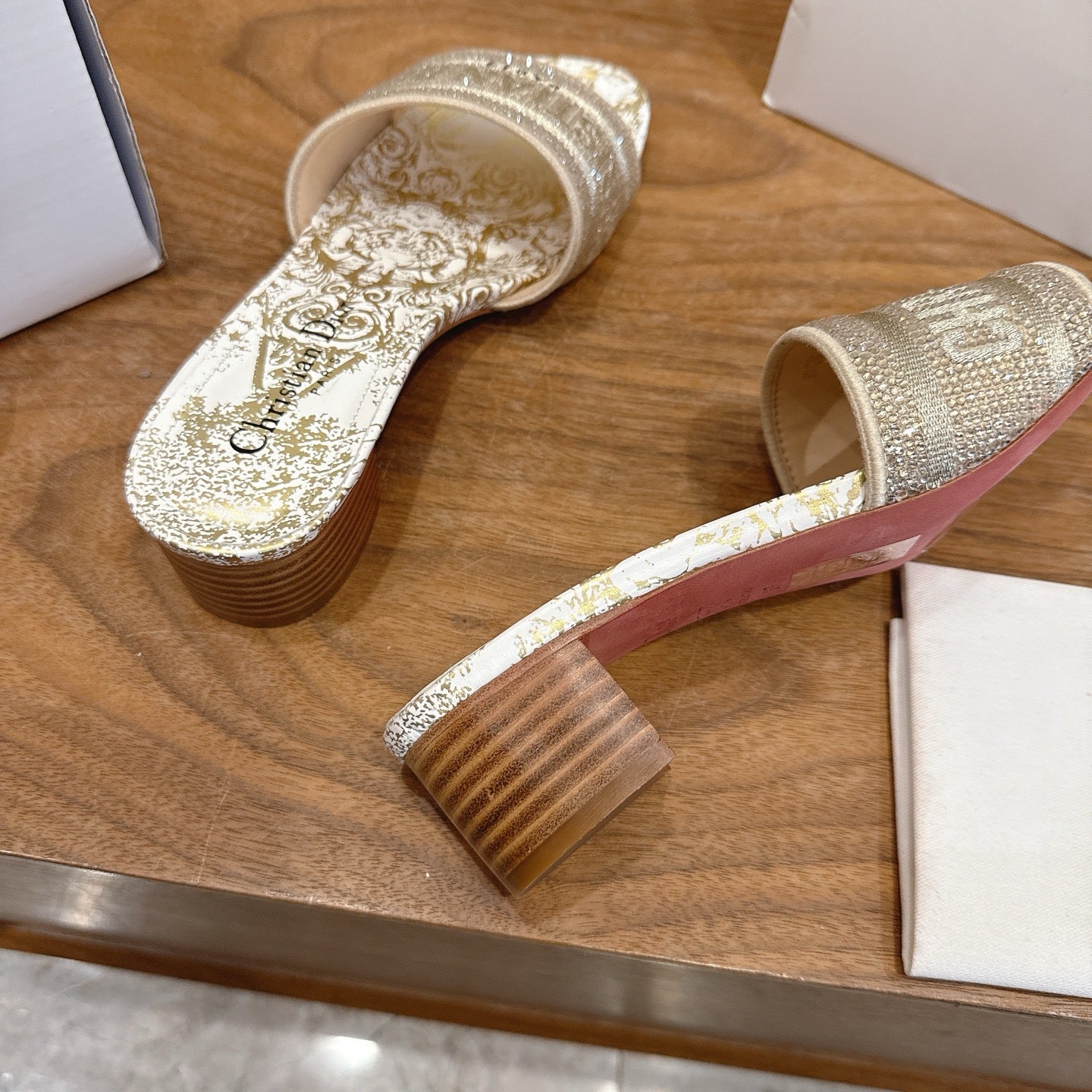 GOLD TOILE PRINT LOGO SLIDE SANDALS