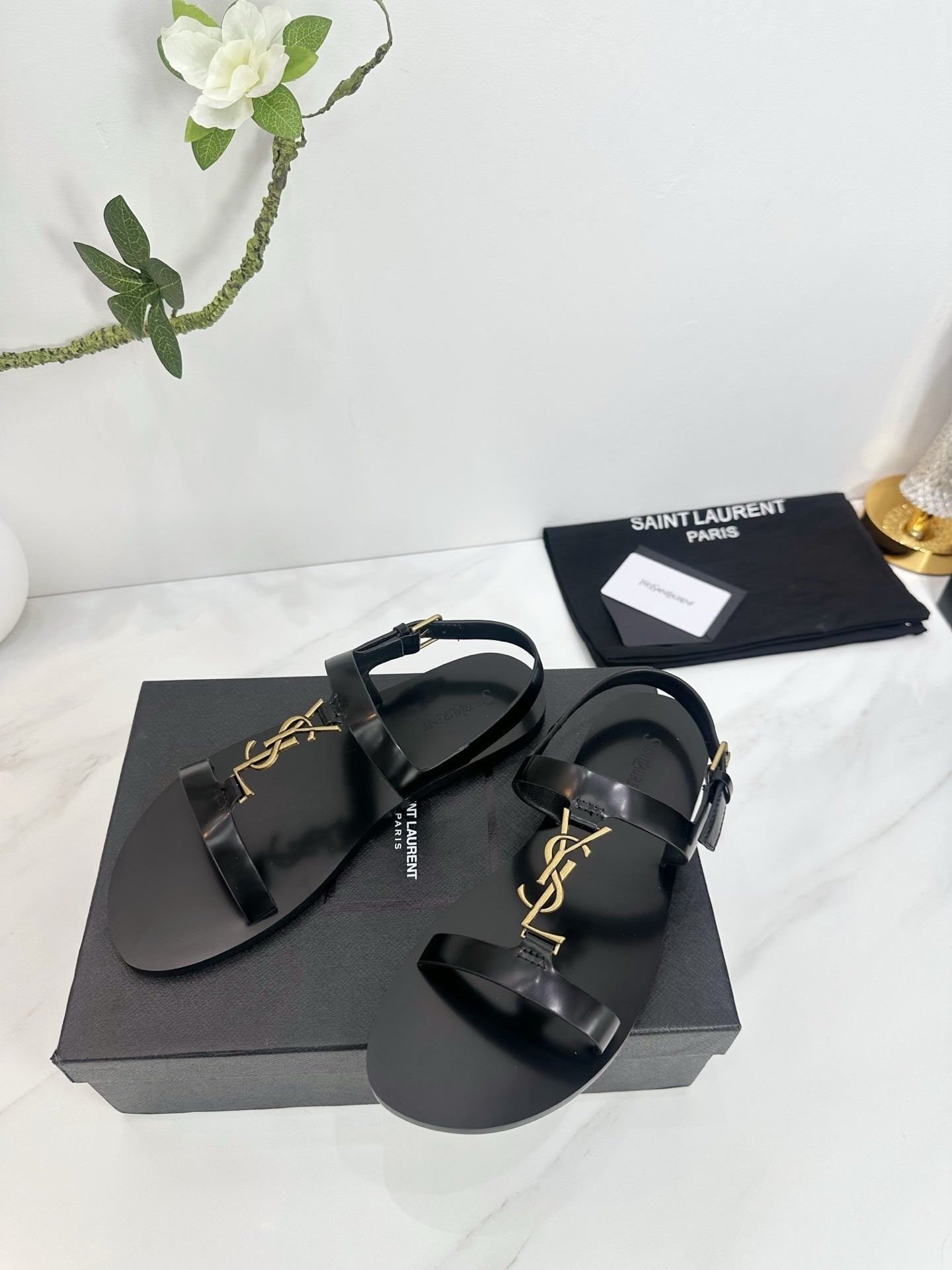BLACK MINIMAL STRAP SANDALS WITH GOLD LOGO ACCENT