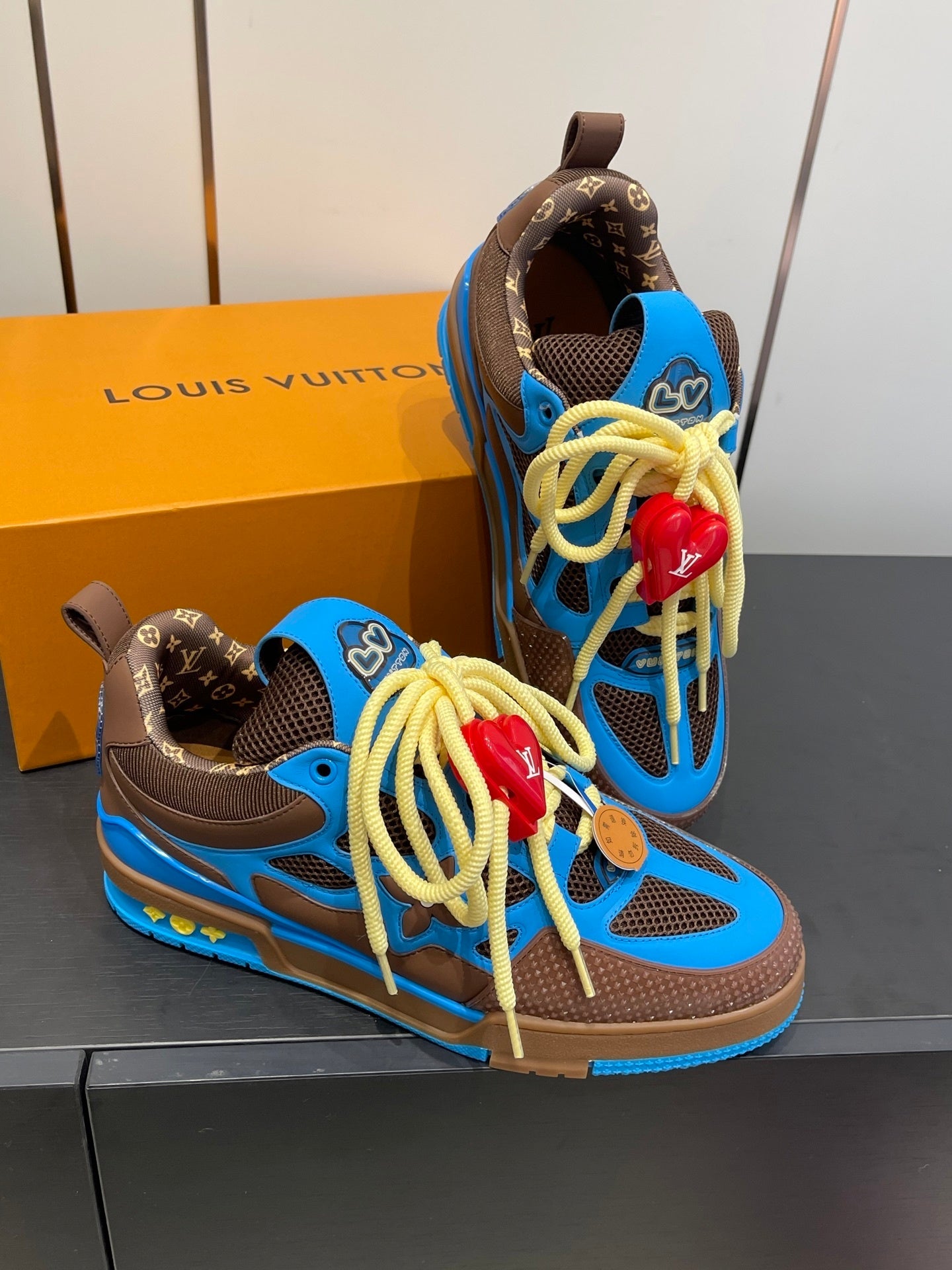 COLORBLOCK PERFORMANCE SNEAKERS WITH OVERSIZED LACES