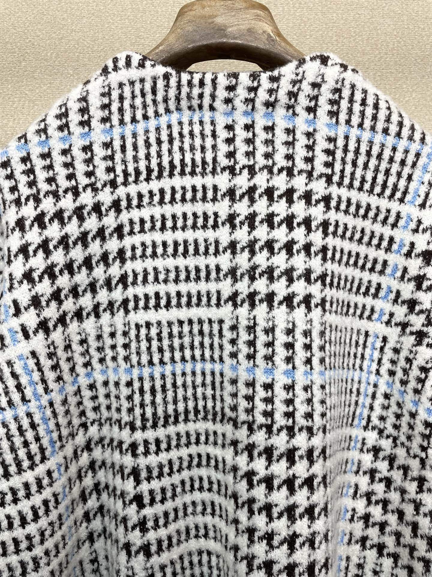 TEXTURED CHECK KNIT BUTTON CARDIGAN