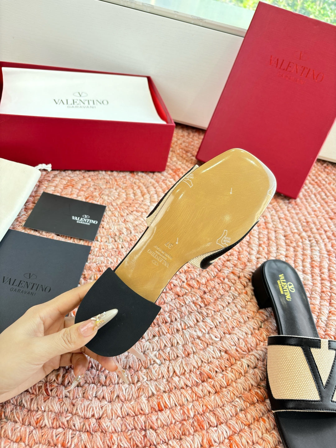 VALENTINO GARAVANI V-LOGO CANVAS SLIDE SANDALS – BLACK & BEIGE