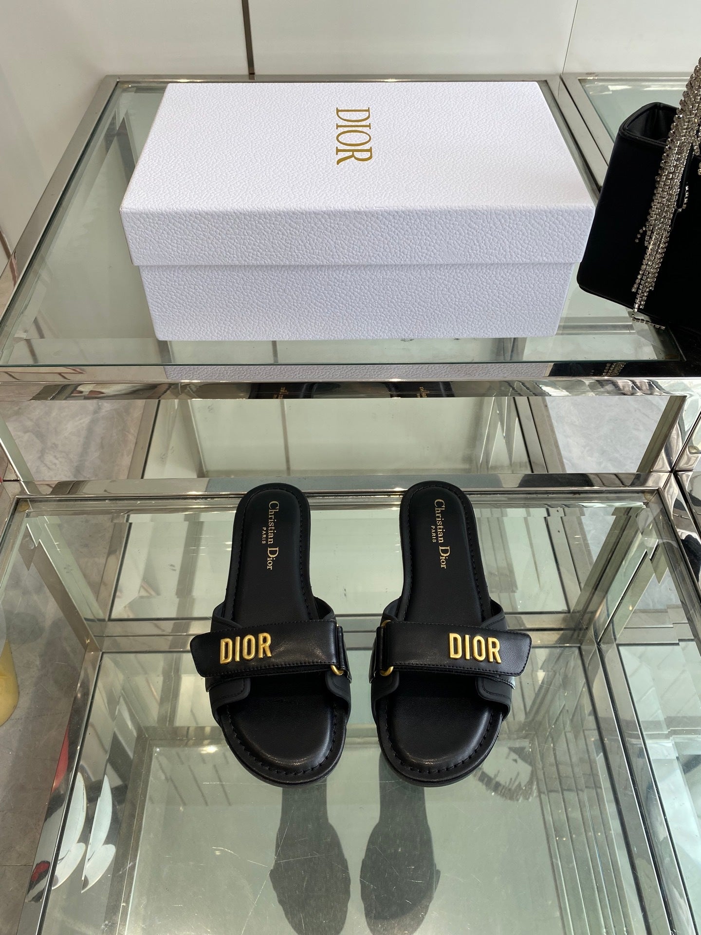 BLACK LOGO STRAP FLAT SLIDES