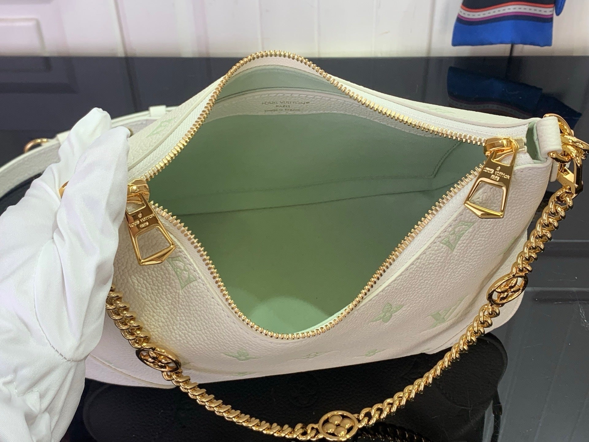 CHAIN ACCENT SHOULDER BAG