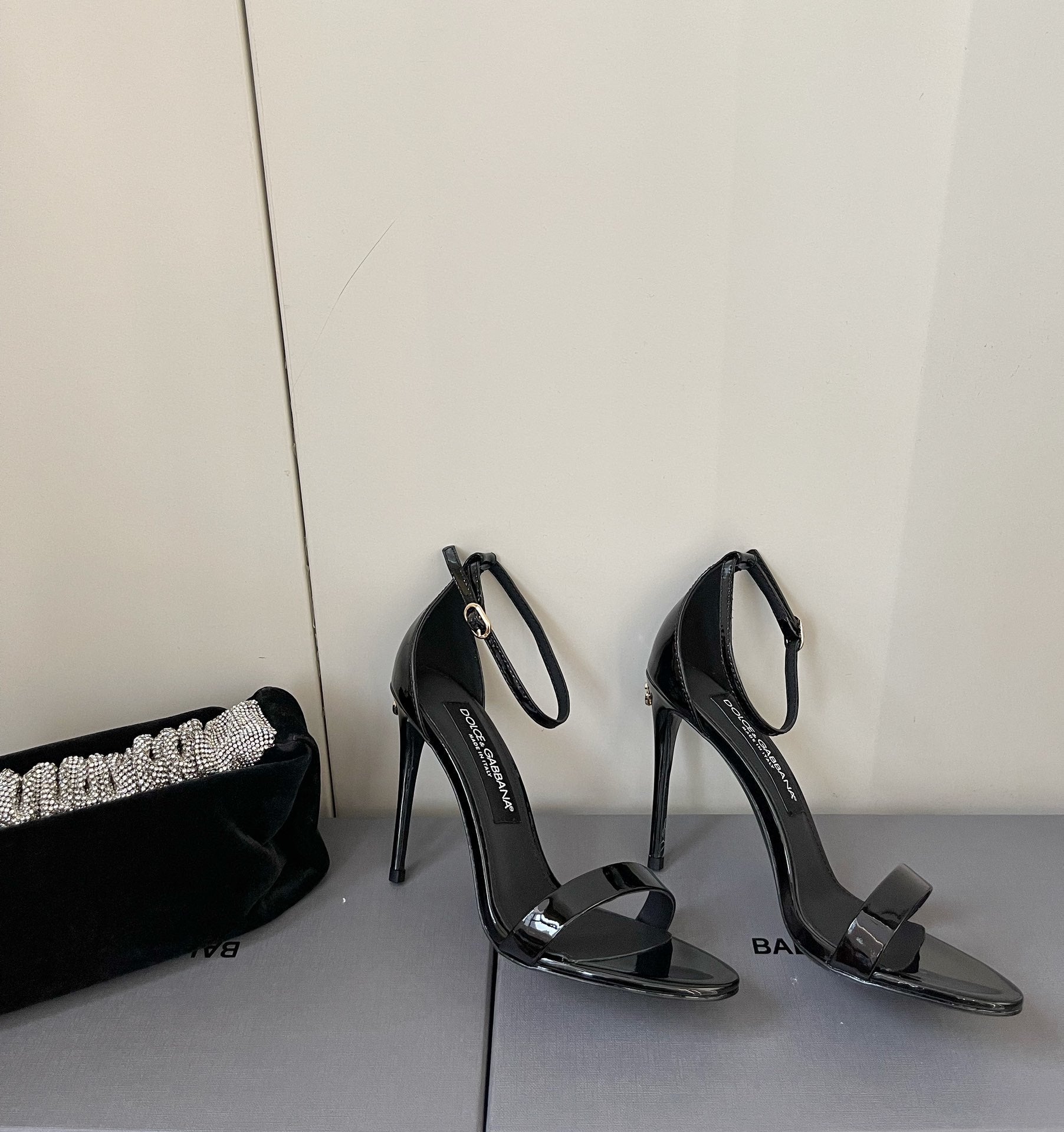 BLACK PATENT STRAPPY HEELS