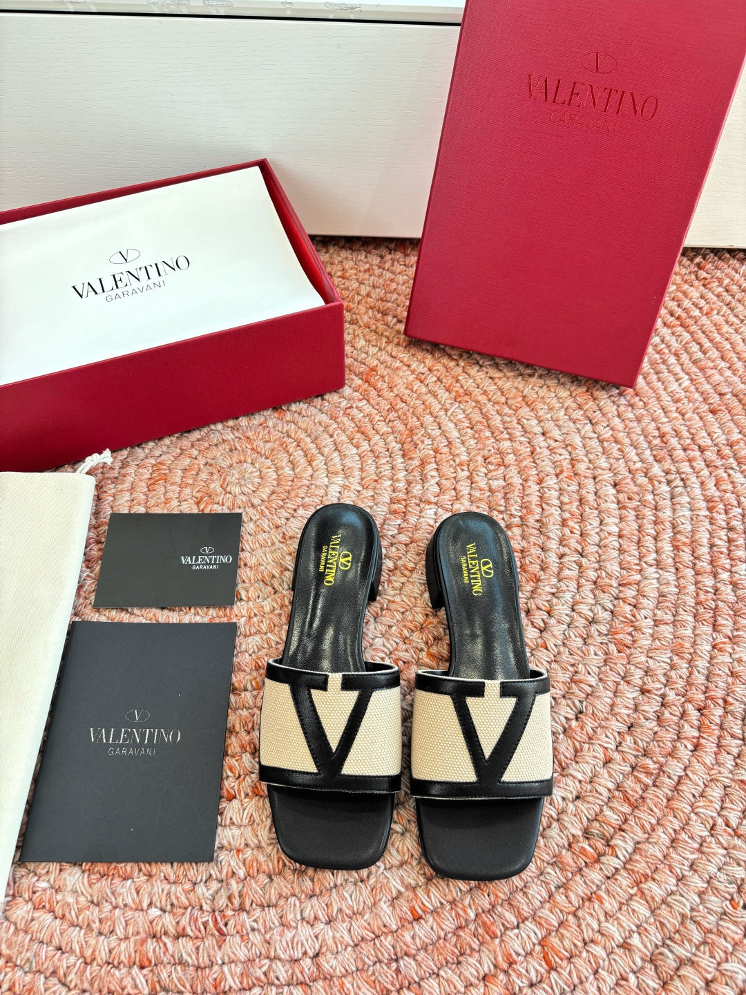 VALENTINO GARAVANI V-LOGO CANVAS SLIDE SANDALS – BLACK & BEIGE