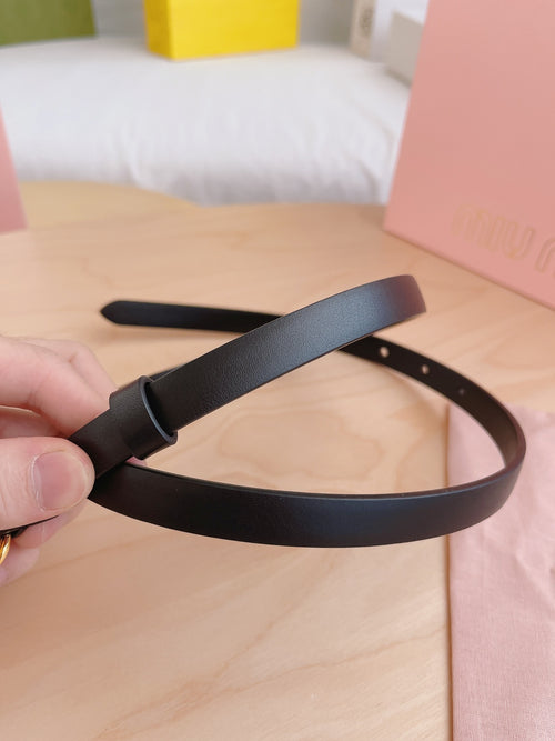 BLACK LEATHER BELT WITH GOLD-TONE LOGO BUCKLE