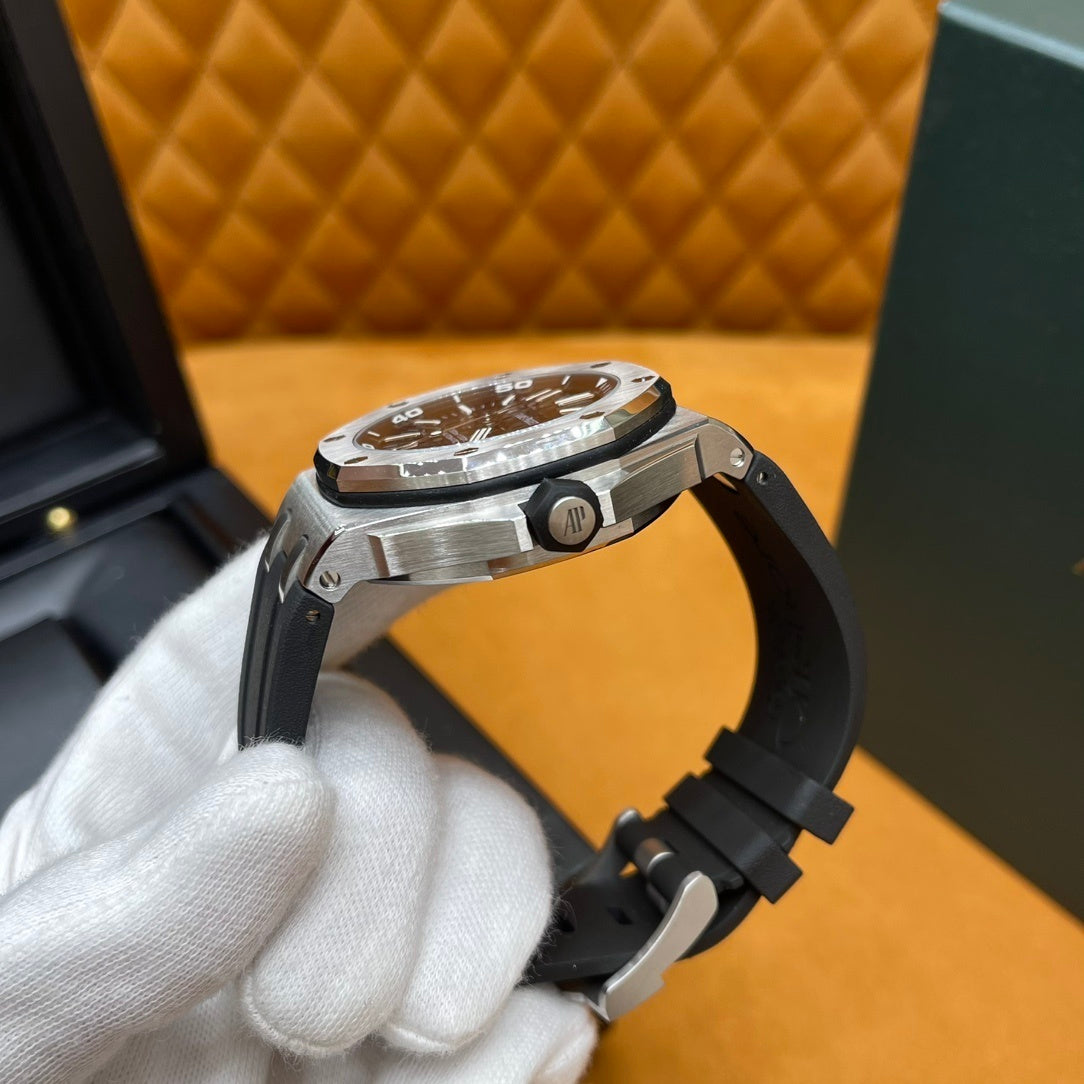 SPORT LUXURY RUBBER STRAP WATCH