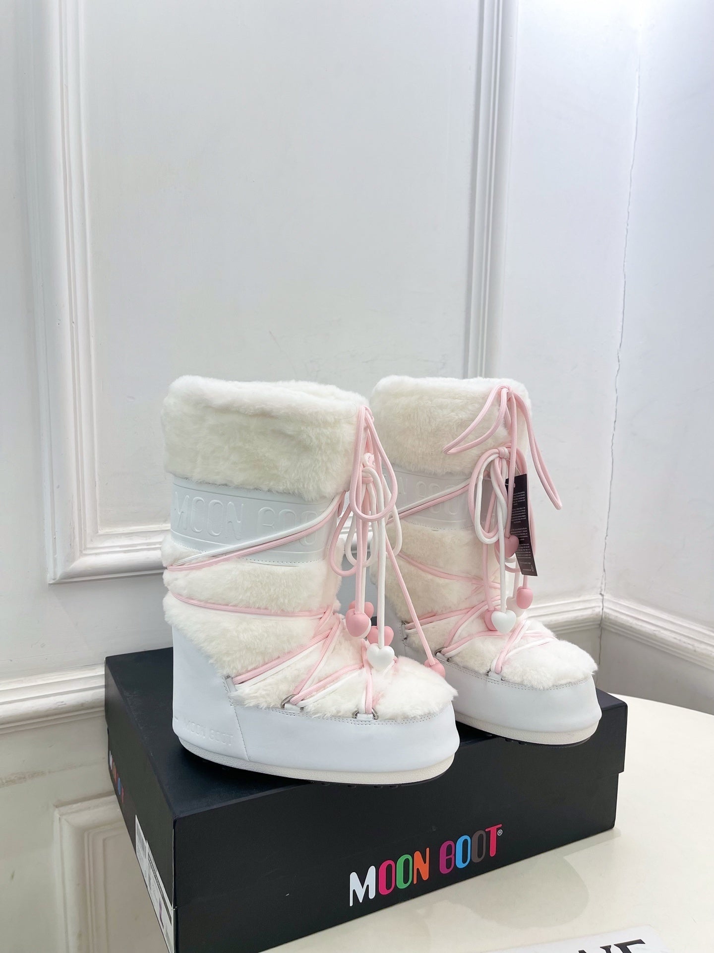 WHITE FAUX FUR LINED WINTER BOOTS WITH PINK HEART LACES
