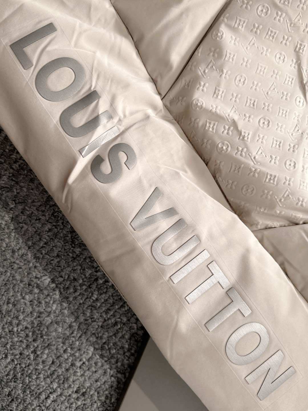 CREAM PADDED PUFFER JACKET WITH HOOD