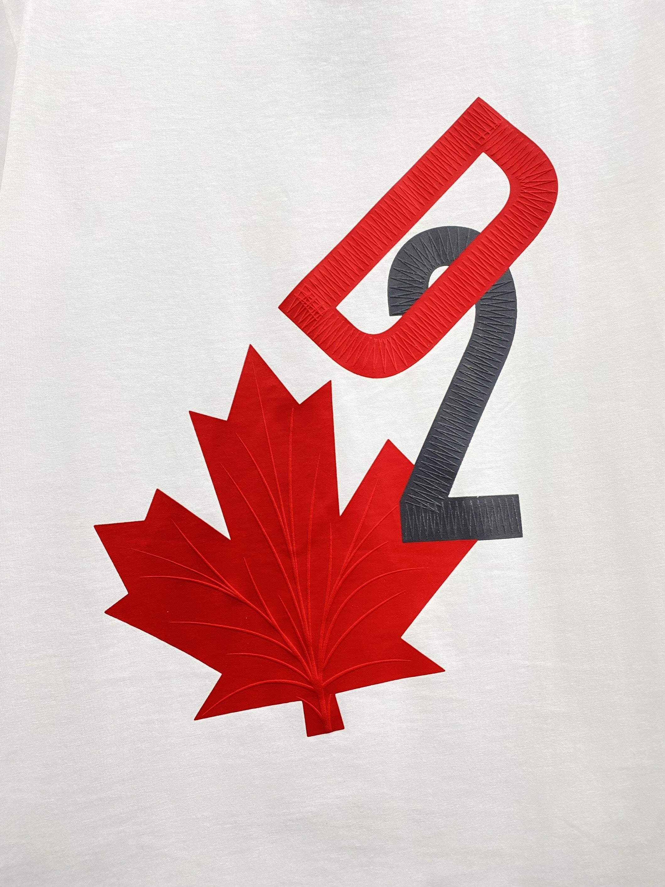 BOLD LEAF GRAPHIC T-SHIRT