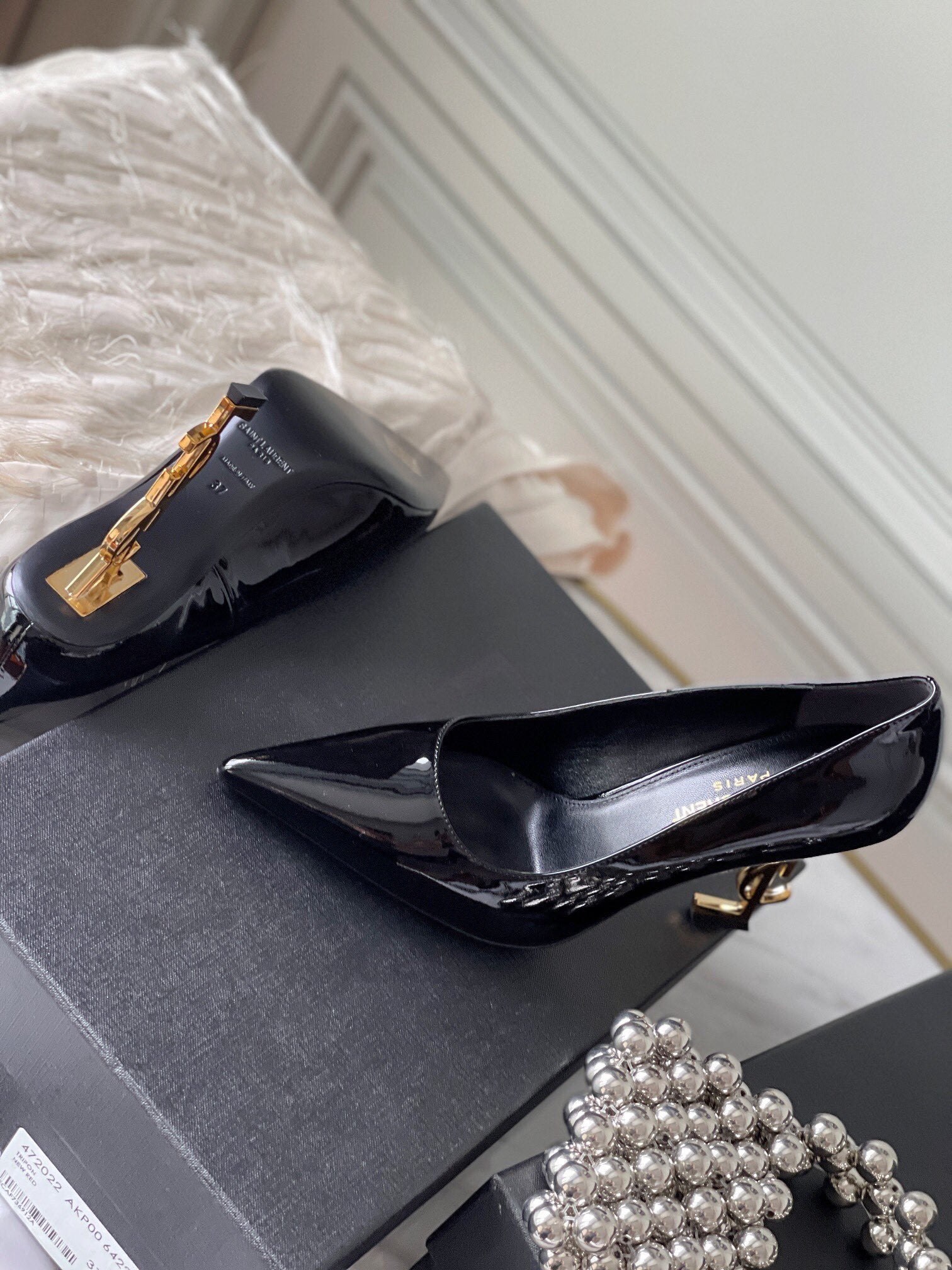 PATENT LEATHER POINTED-TOE LOGO HEEL PUMPS