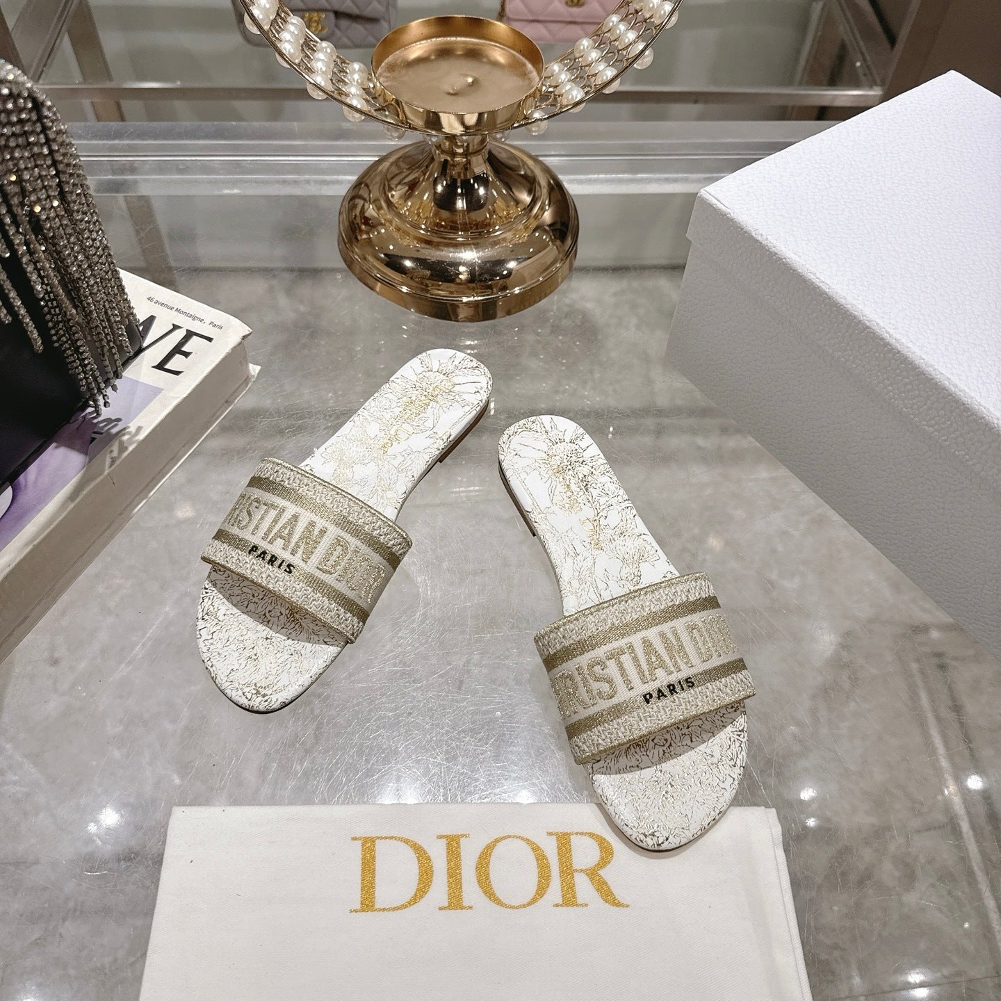 TOILE PRINT LOGO FLAT SLIDES – WHITE/GOLD