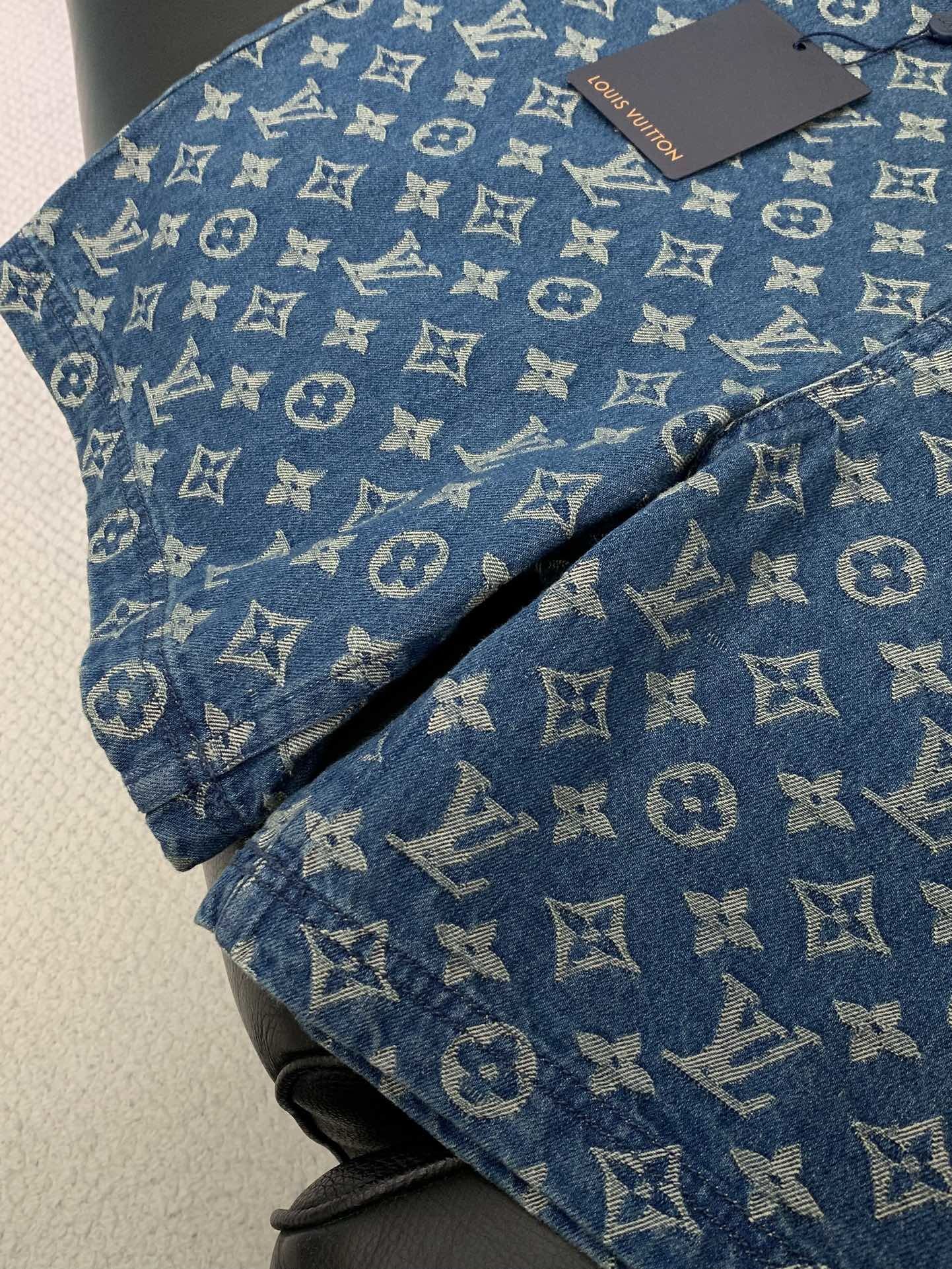 Jeansshorts mit Monogrammmuster