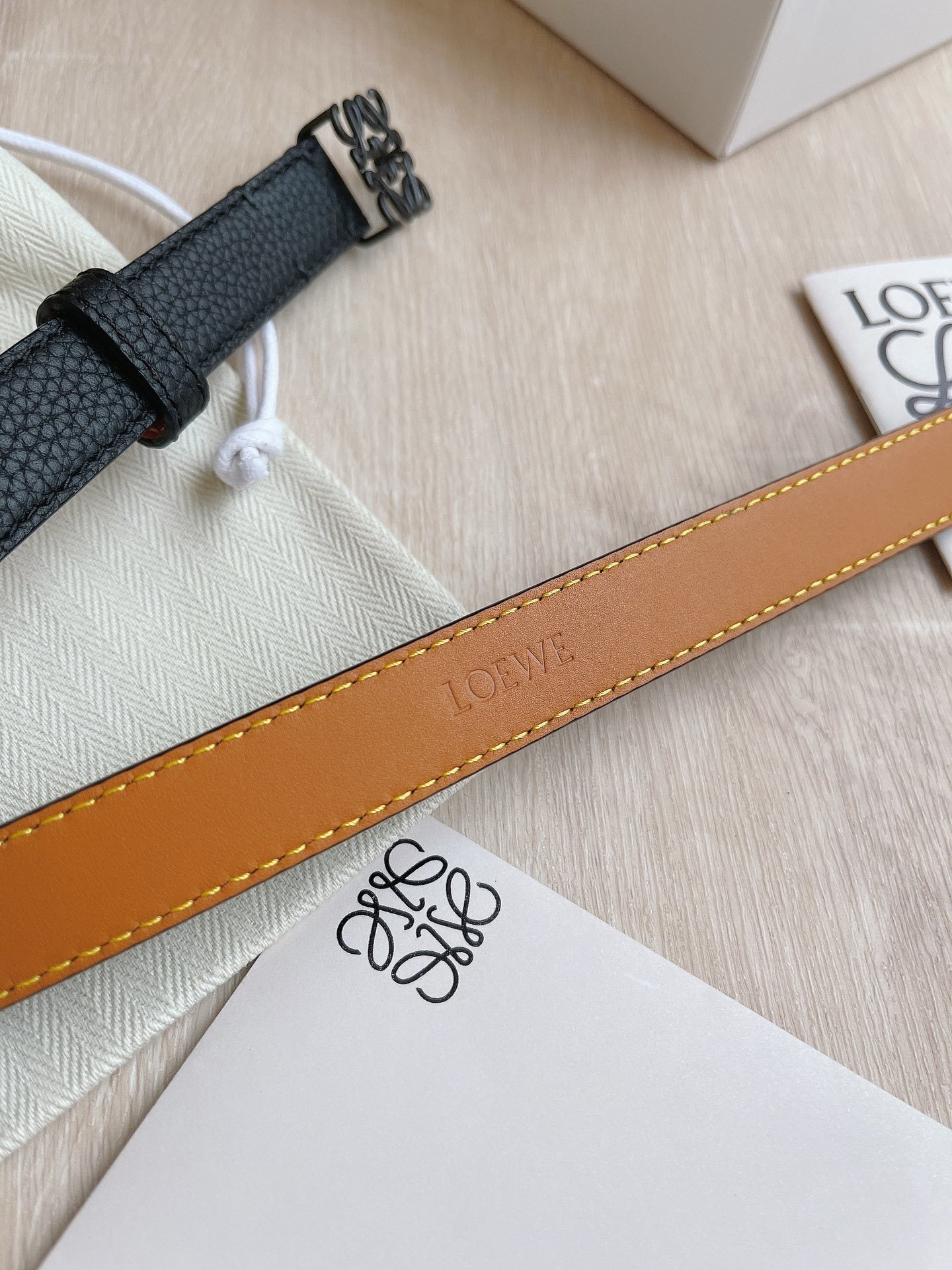 TEXTURED BLACK LEATHER BELT WITH MATTE LOGO BUCKLE