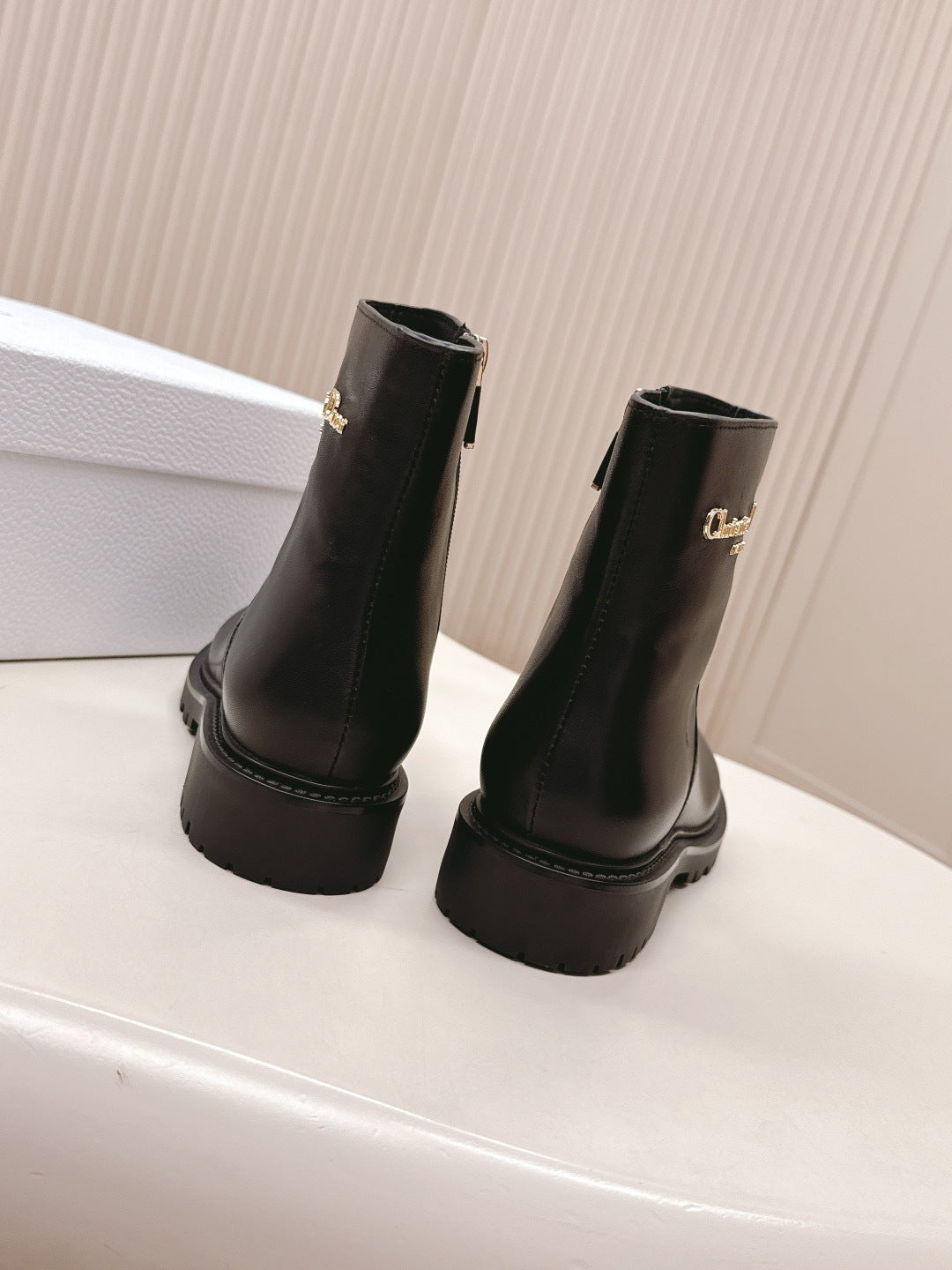 WHITE LEATHER ANKLE BOOTS WITH LUG SOLE