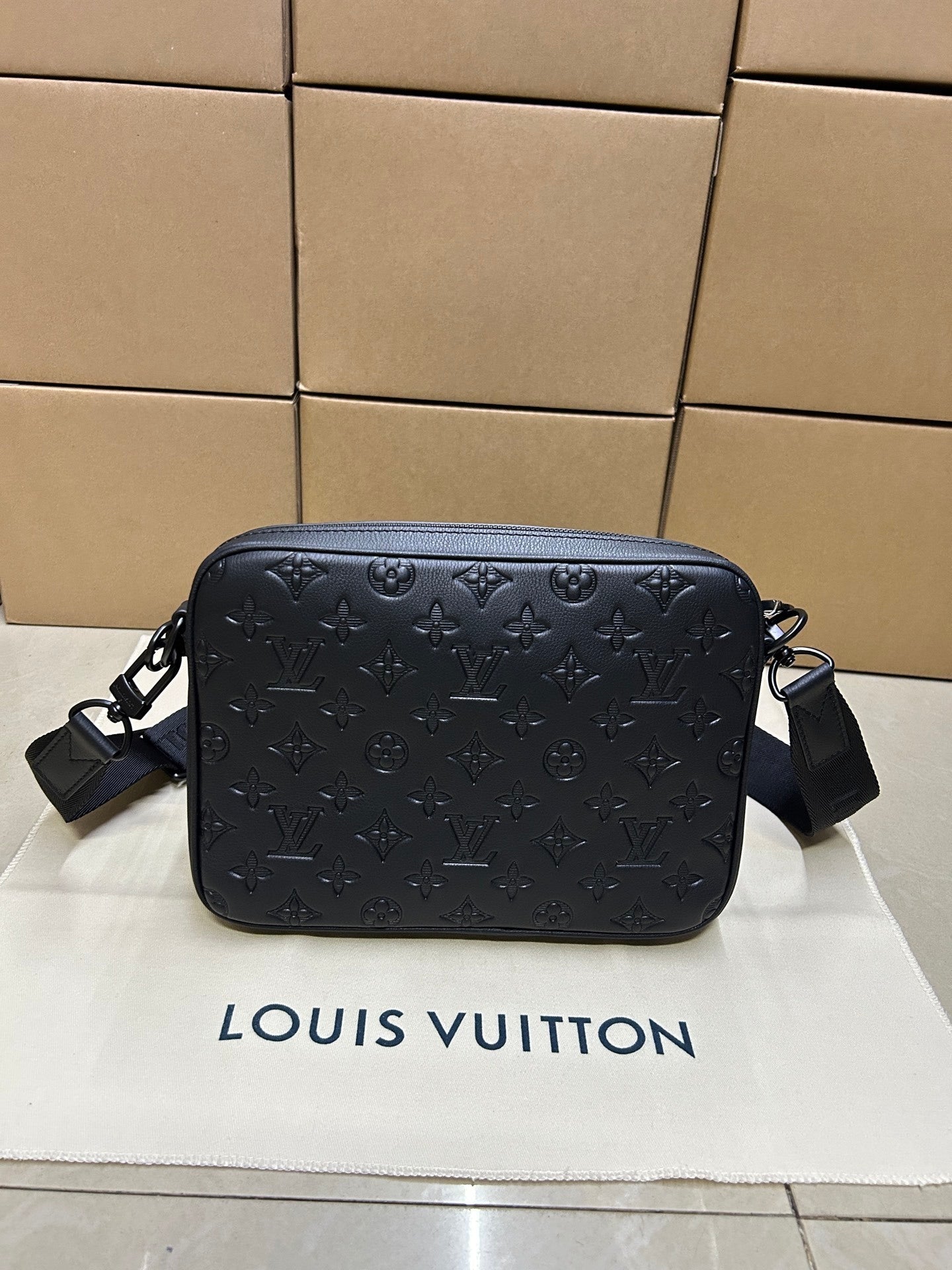 EMBOSSED LEATHER CROSSBODY BAG SET