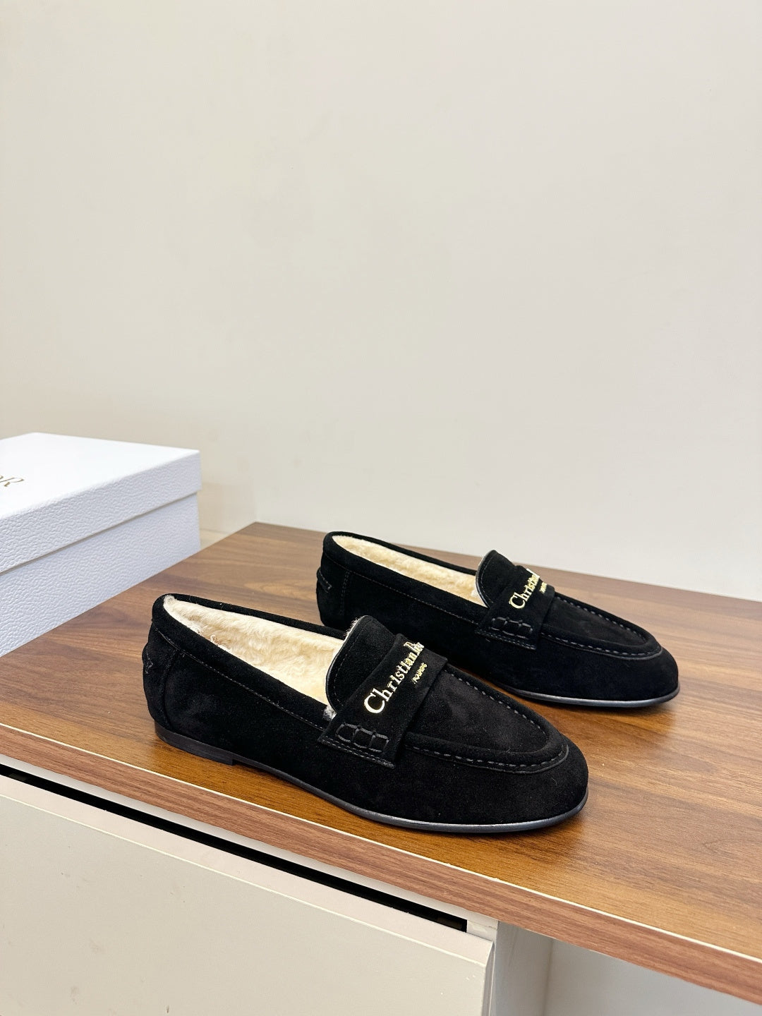 SCHWARZE WILDLEDER-LOAFER MIT FELLFUTTER