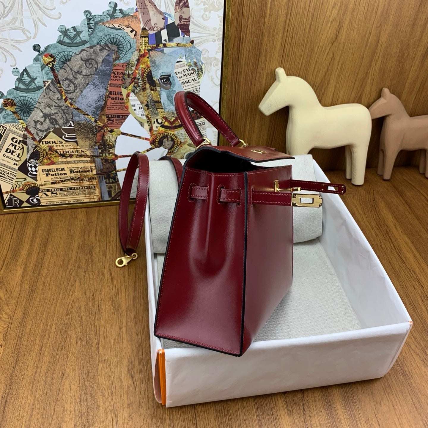 LUXURY DEEP RED LEATHER TOP HANDLE HANDBAG WITH GOLD HARDWARE