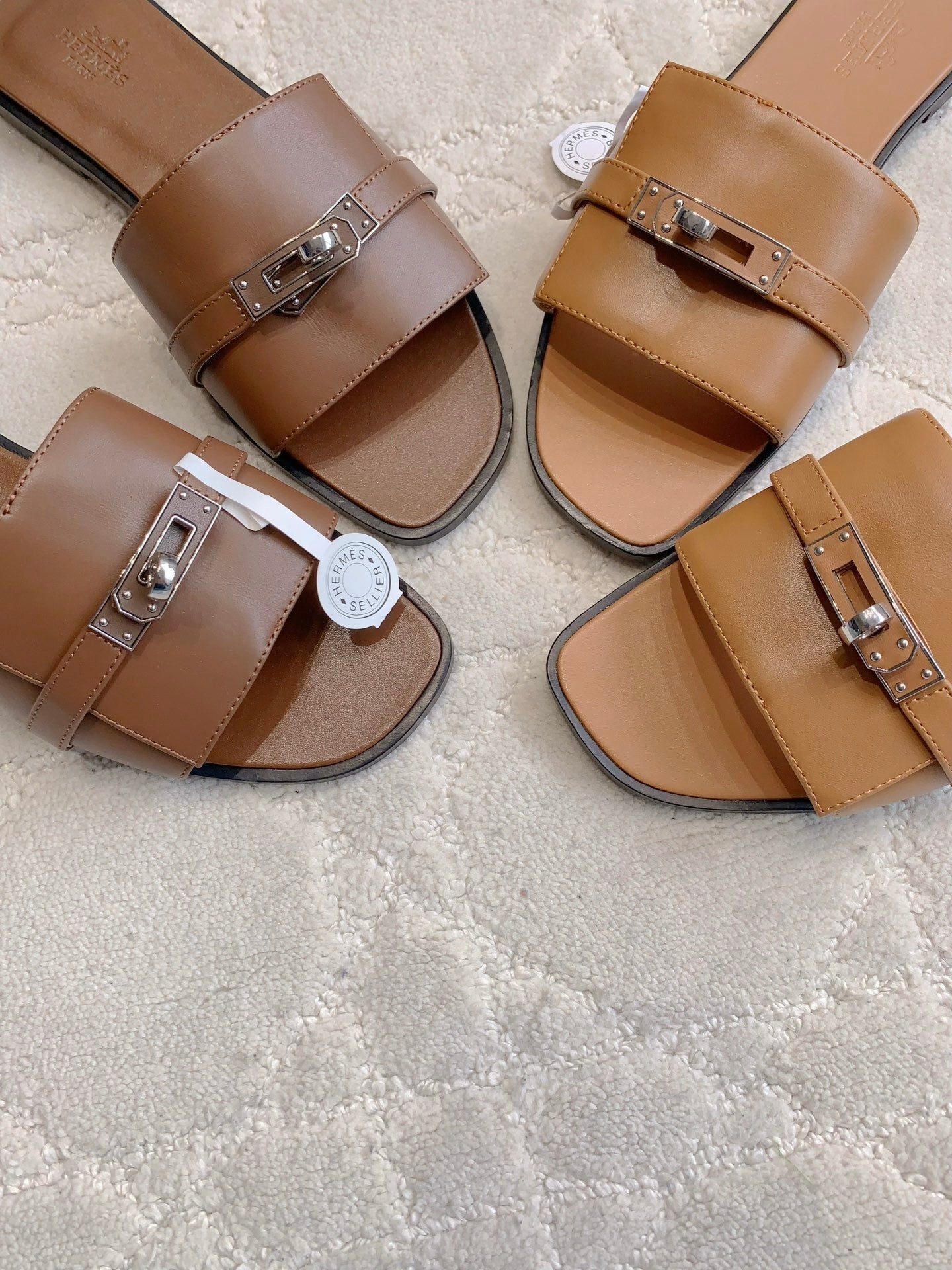 CLASSIC TAN FLAT SLIDES WITH POLISHED METAL BAR