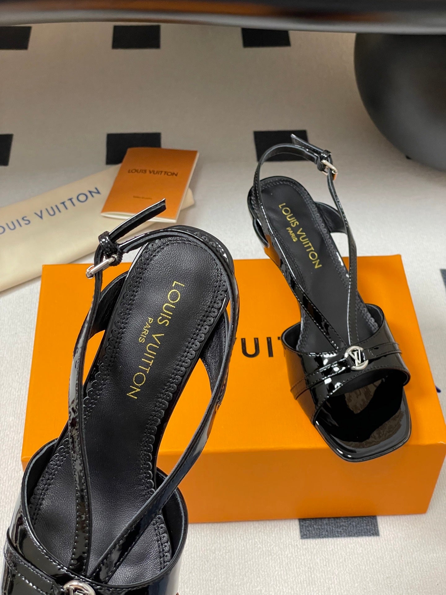 PATENT STRAP SLINGBACK SANDALS – BLACK