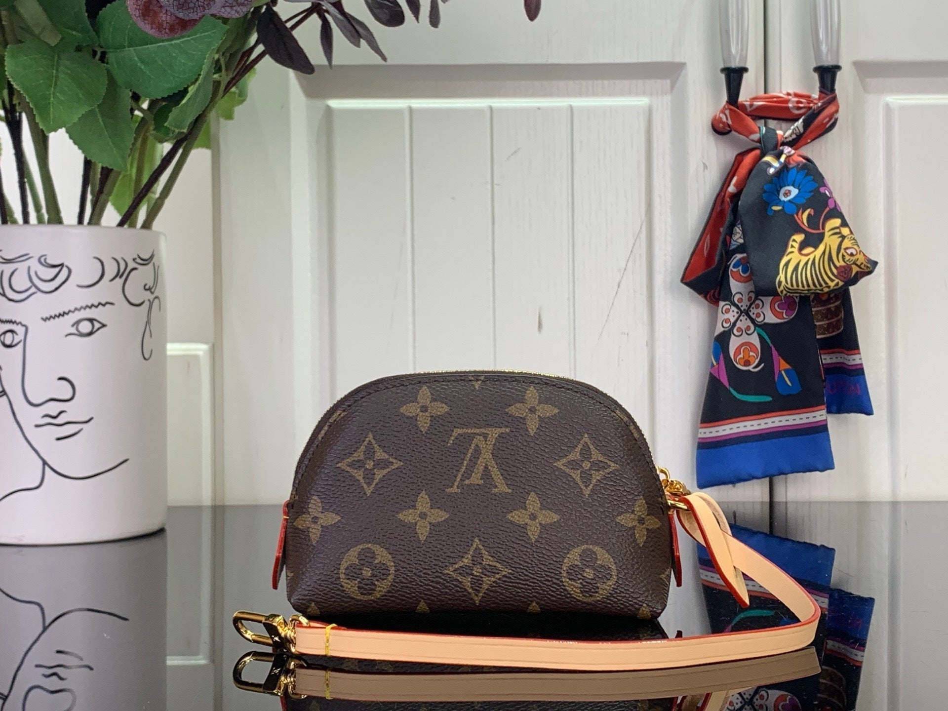 COMPACT DOME CROSSBODY BAG