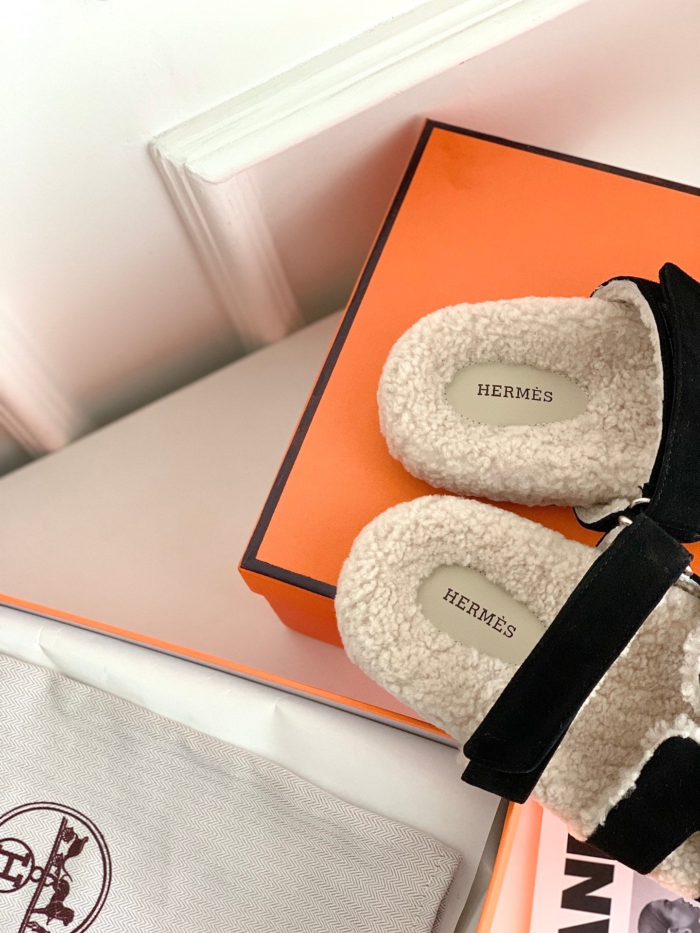 SHEARLING SLIDE SANDALS WITH BLACK STRAPS