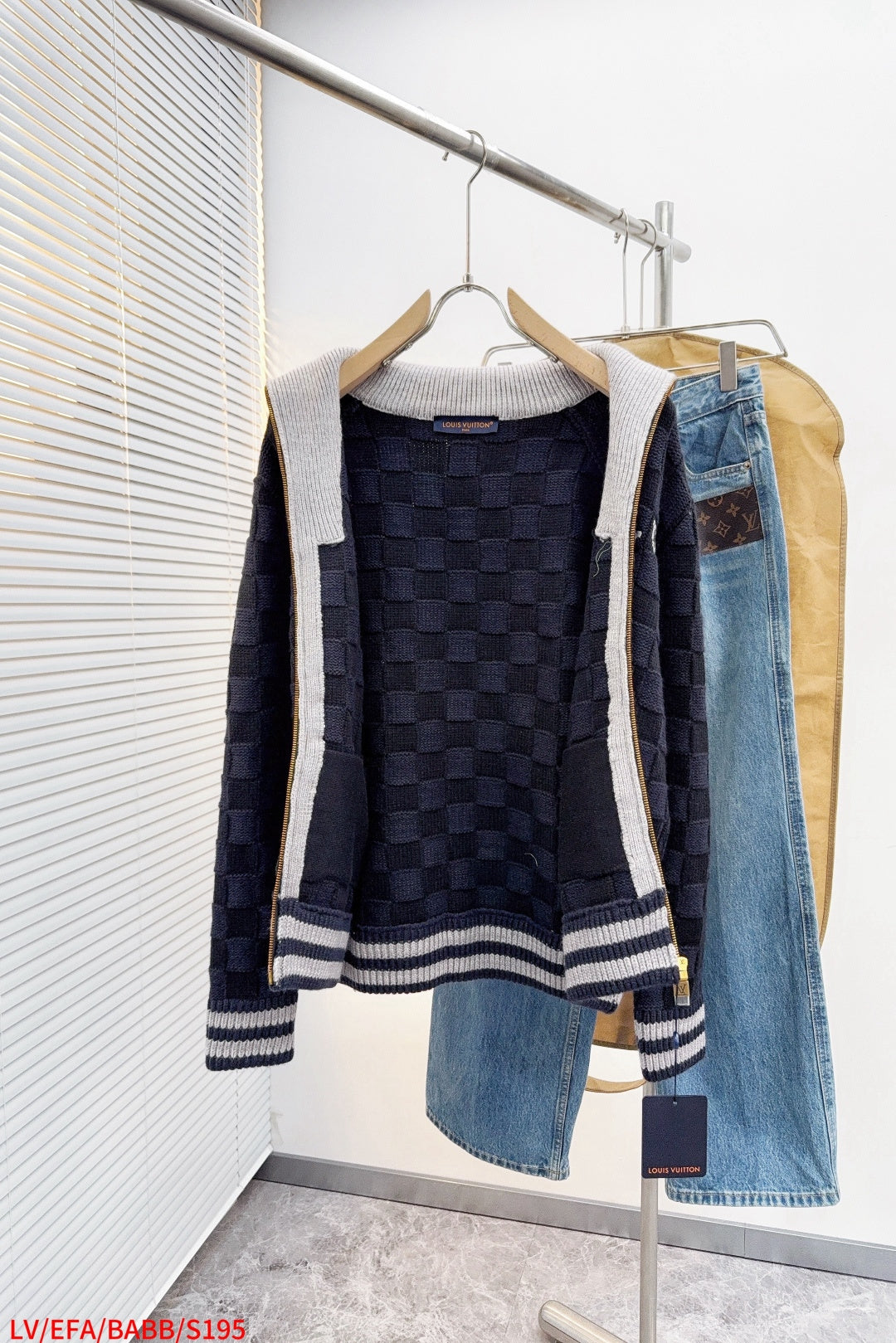 ZIP-UP TEXTURED KNIT JACKET WITH CONTRAST COLLAR