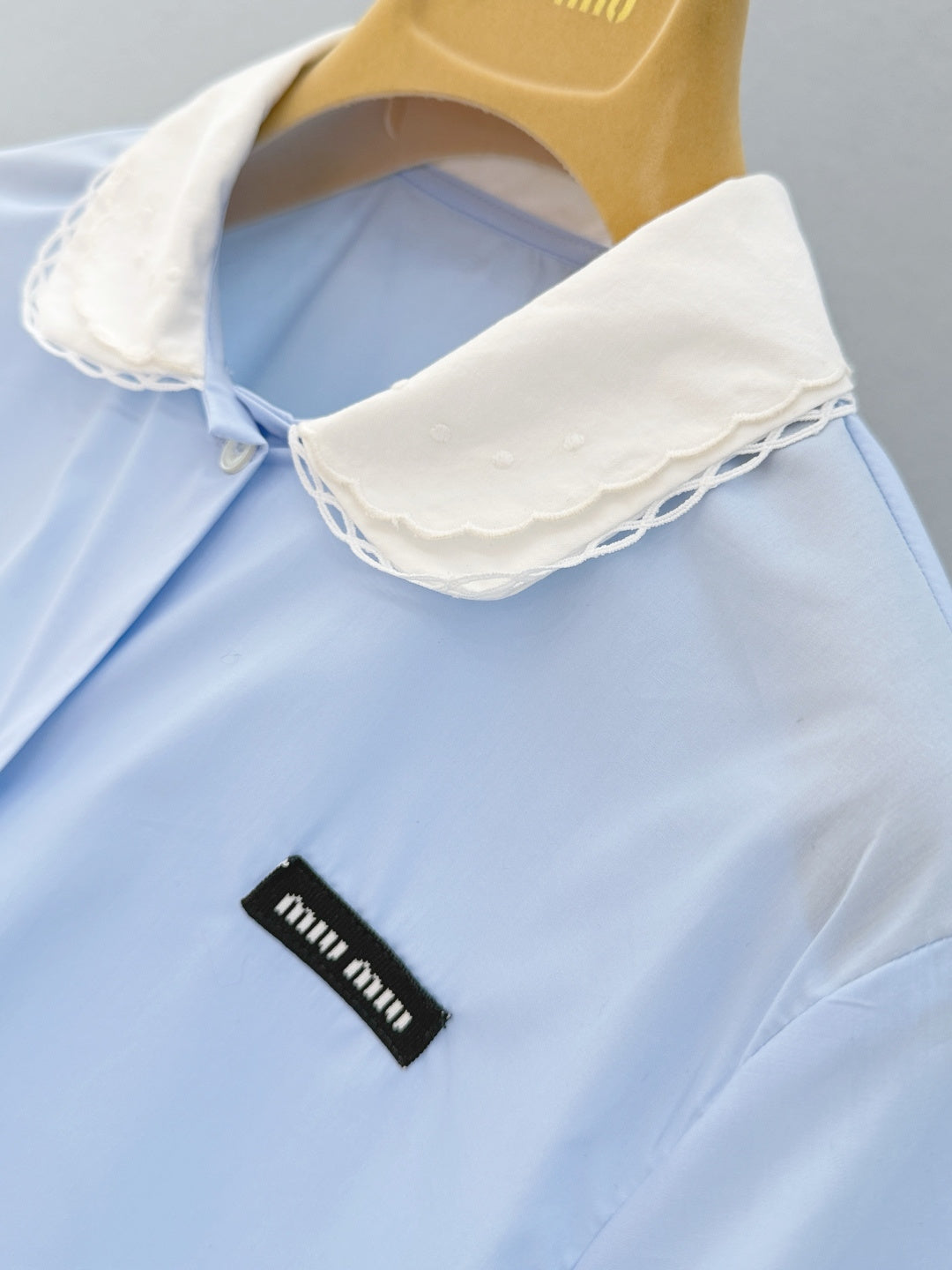 SCALLOPED COLLAR BUTTON SHIRT