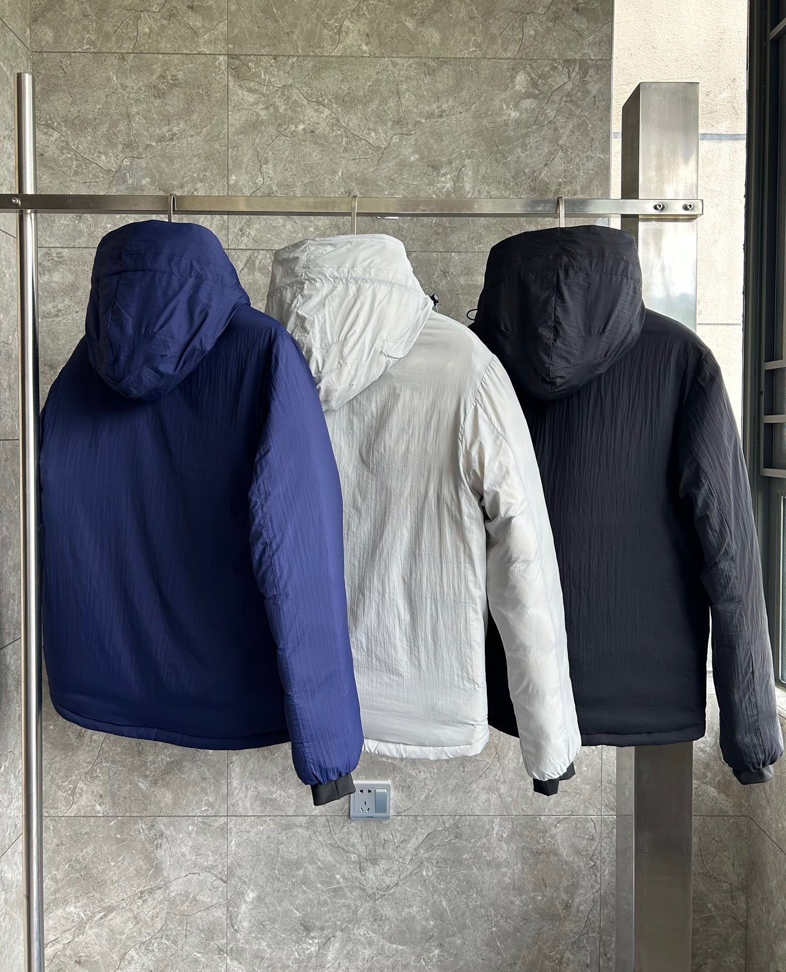 MEN’S HOODED PADDED WINTER JACKET