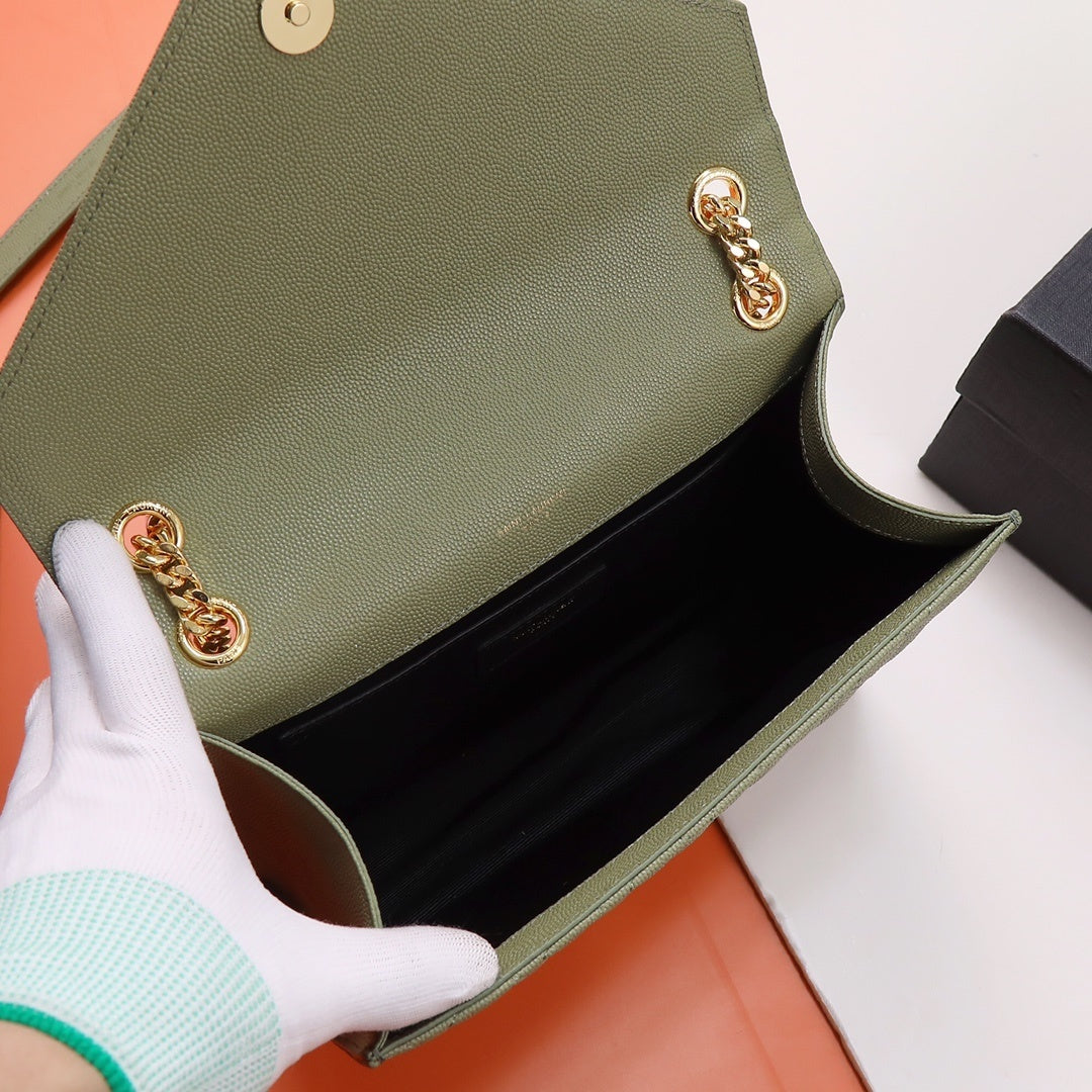 QUILTED ENVELOPE CHAIN SHOULDER BAG