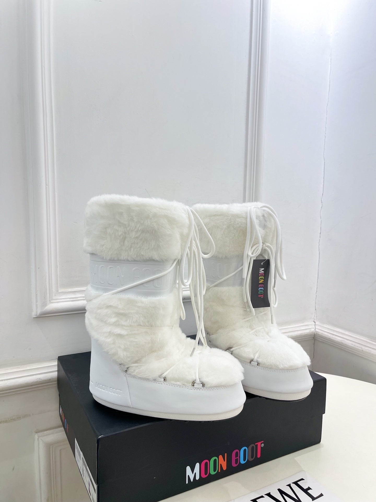 WHITE FAUX FUR LINED WINTER BOOTS