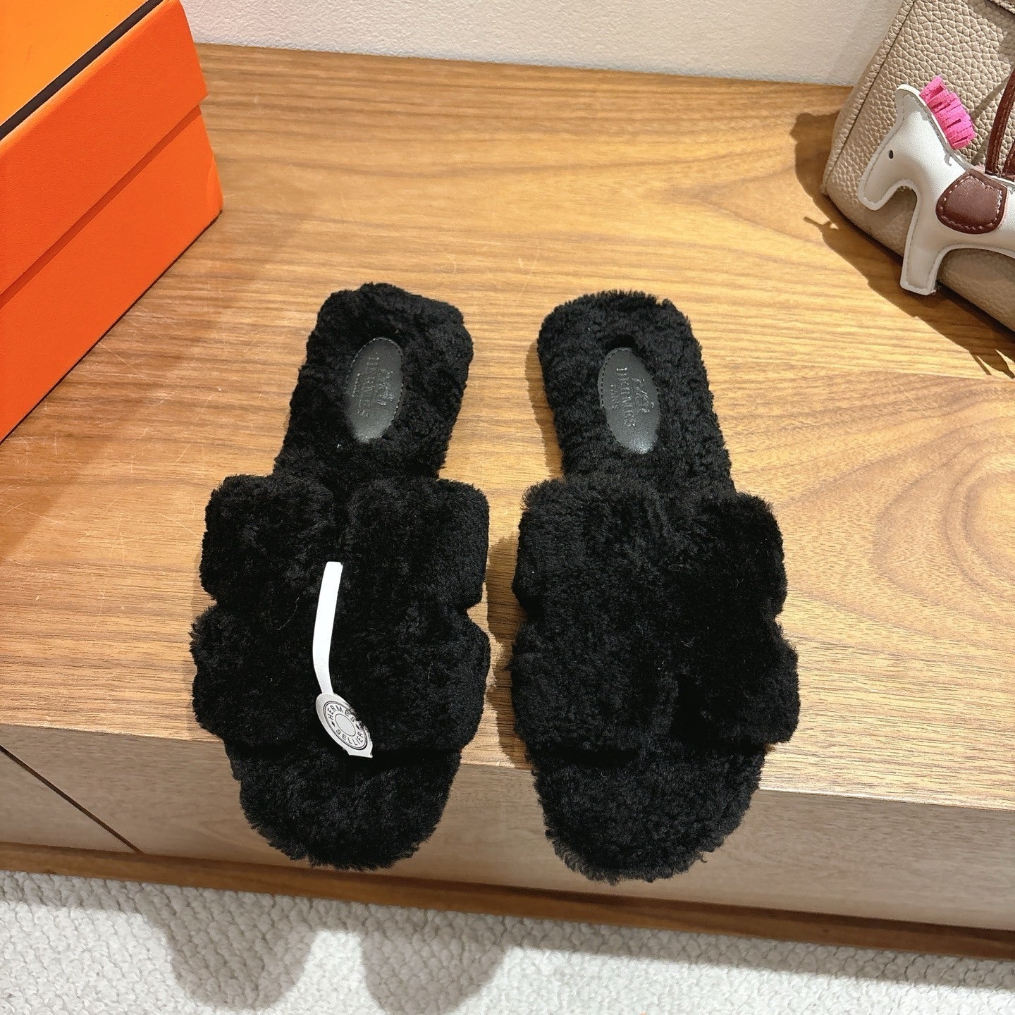 BLACK FAUX FUR SLIDE SLIPPERS