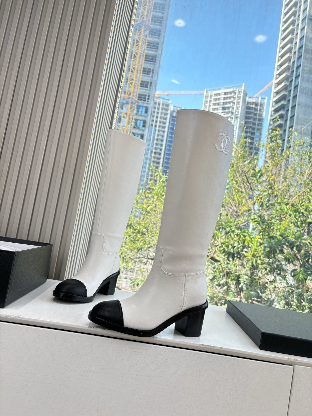IVORY KNEE-HIGH LEATHER BOOTS WITH BLACK CAP TOE AND BLOCK HEEL